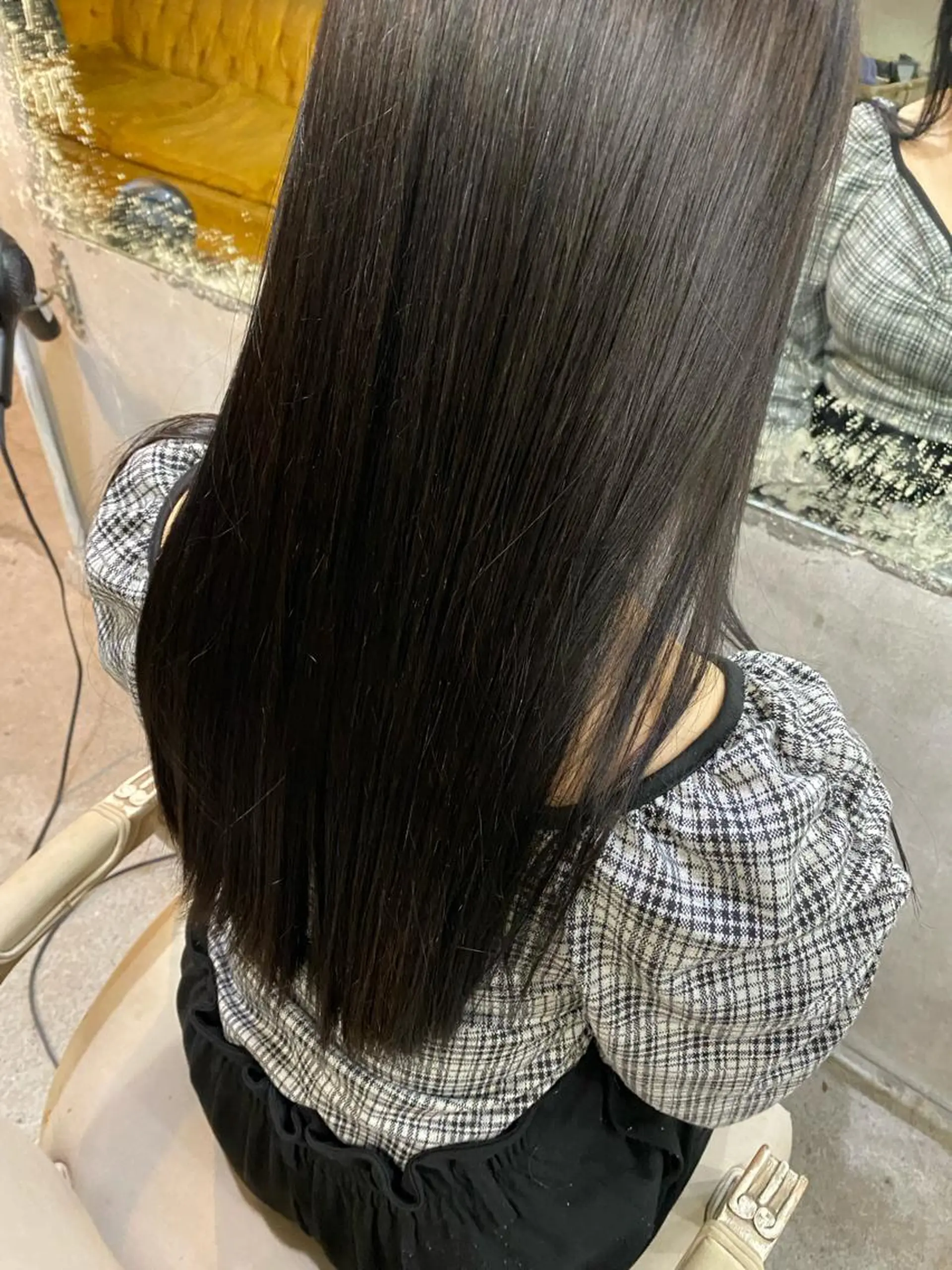 セミロング カラー 黒髪 透明感カラー お任せヘア☘️☘️ 及川渚のヘアスタイル