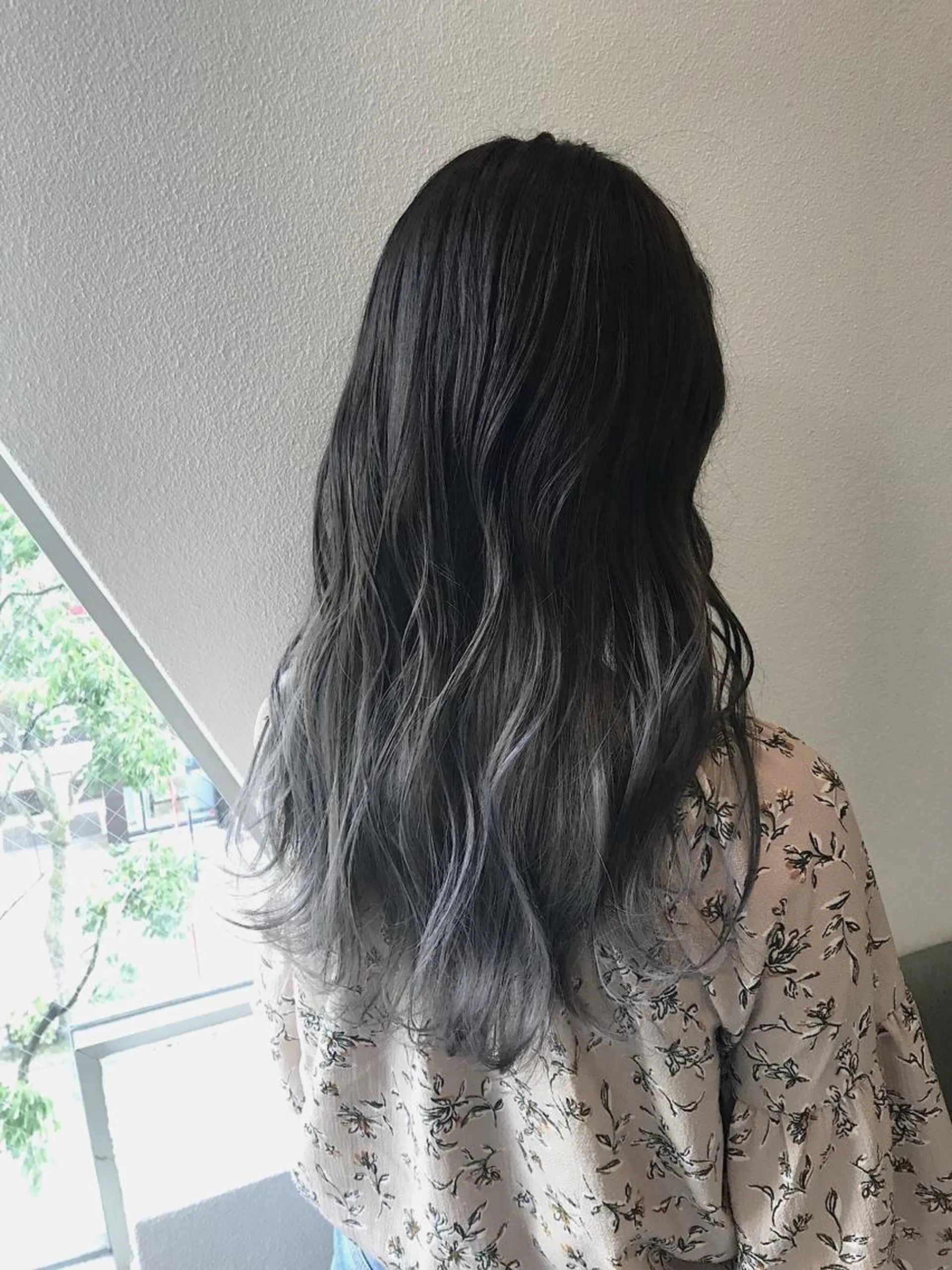 ロング カラー グラデーションカラー シルバー ヘアカラー トリートメント lani 天神大名/ブリーチのヘアスタイル