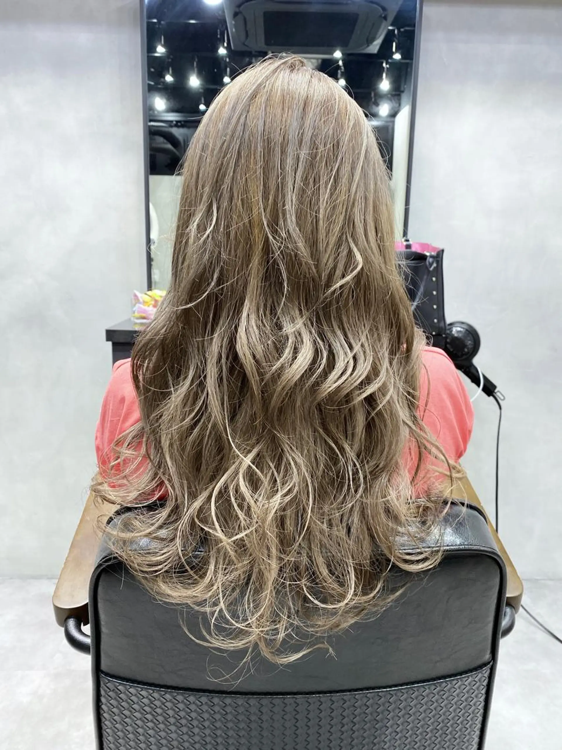 ロング カラー バレイヤージュ ブリーチ ケアブリーチ デザインカラー ダブルカラー 艶髪/縮毛矯正 特化 ヒトシのヘアスタイル