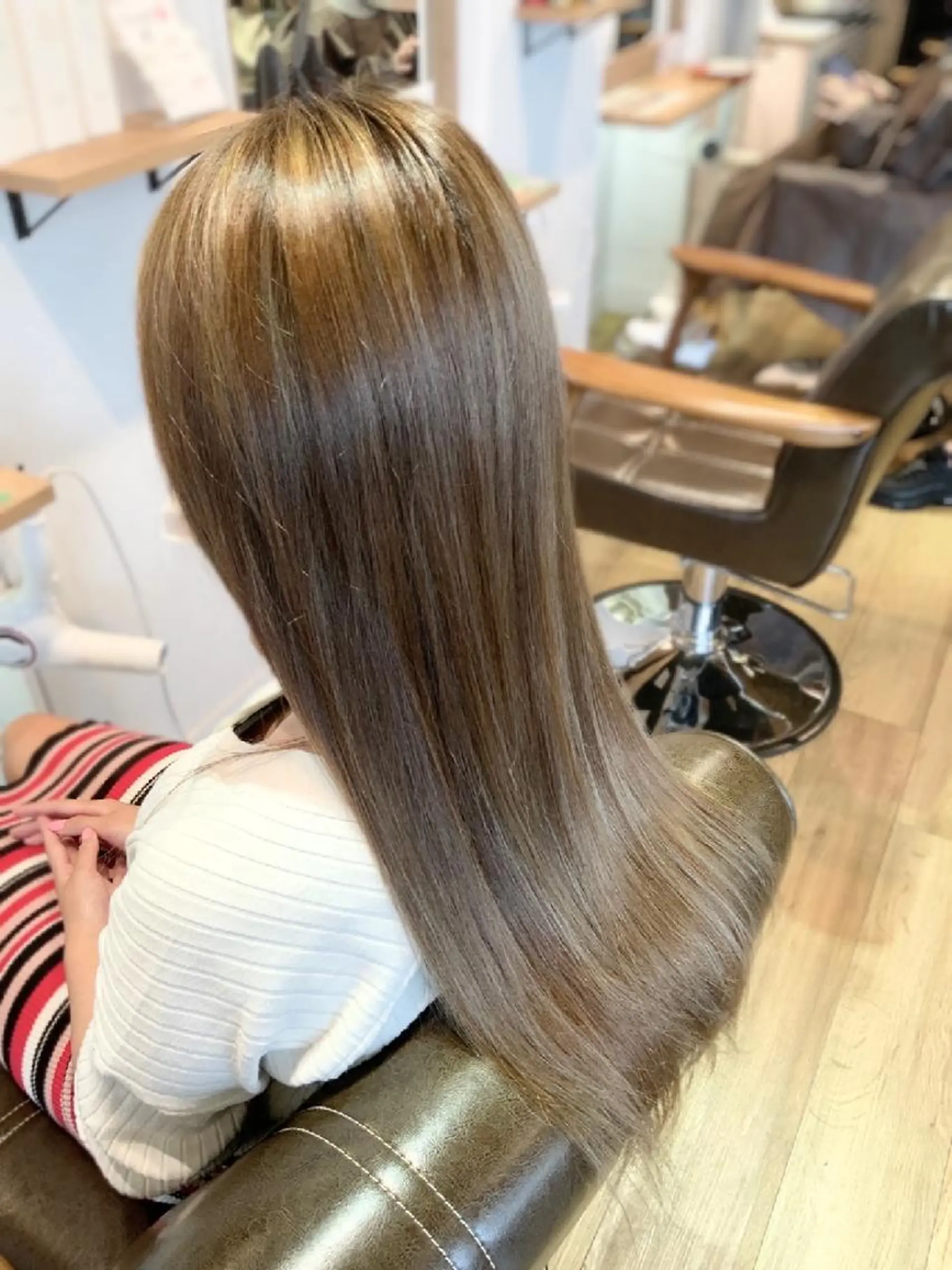 カラー ベージュカラー ハイライトカラー カット ヘアカラー トリートメント 堀 望美のヘアスタイル