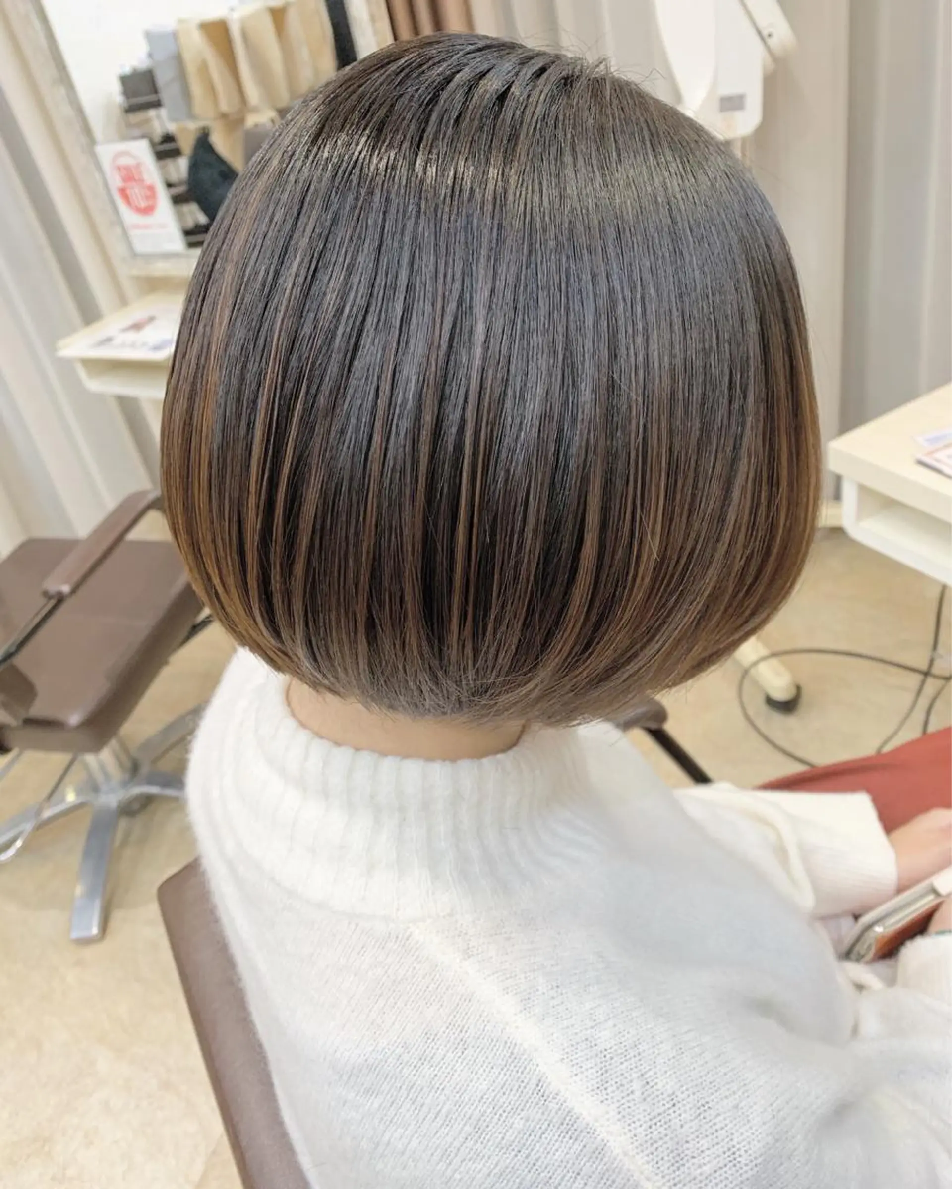 ショート カラー パーマ ヘアアレンジ メンズ キッズ ネイル マツエク・マツパ 結婚式・ブライダル 前下がりボブ ショートボブ メンズバレイヤージュ センターパート 角床直哉 カラーカットNO 1のヘアスタイル