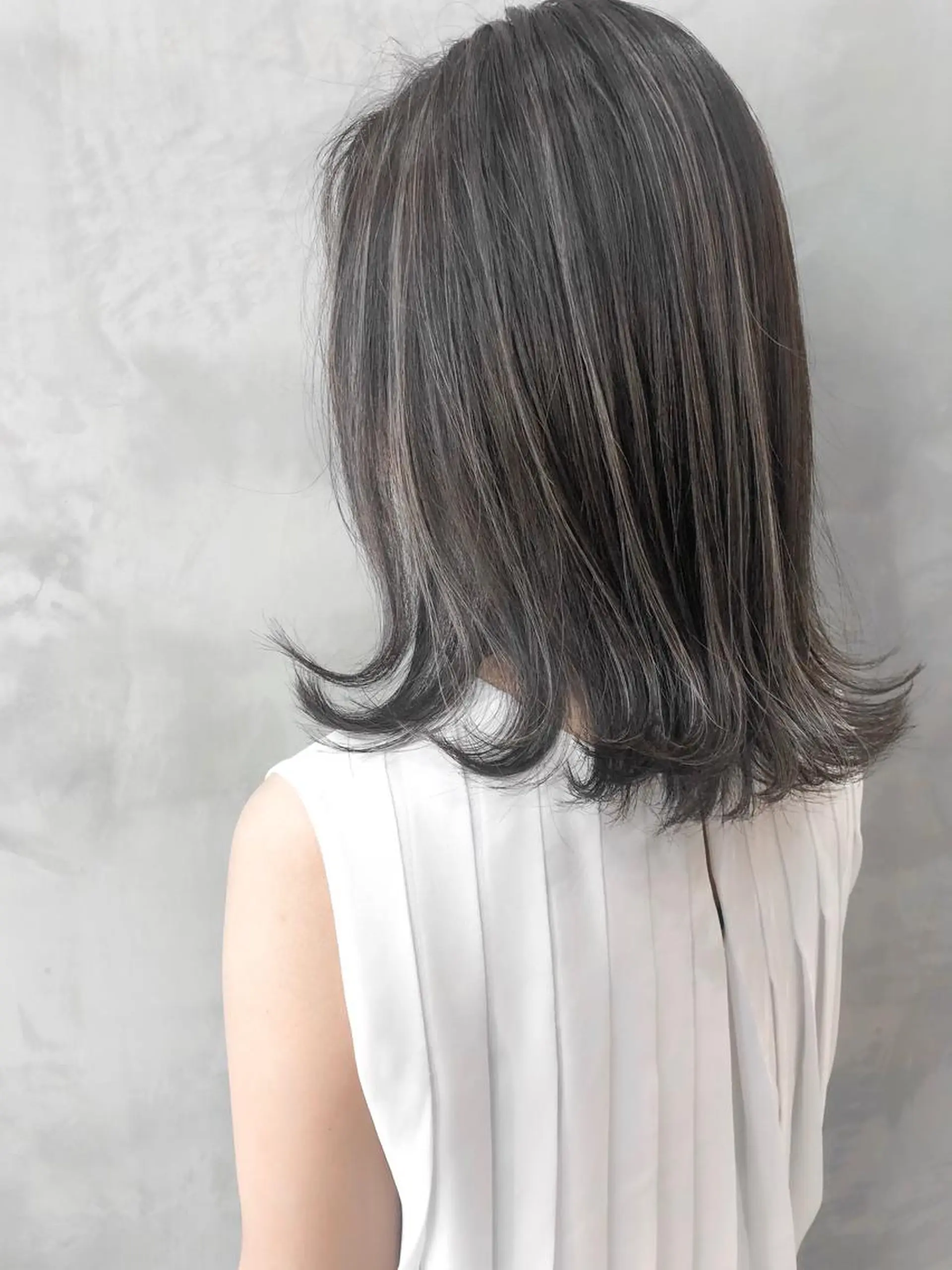 ミディアム カラー パーマ ヘアアレンジ ハイライトカラー ハイライト カット ヘアカラー トリートメント TOMO GEEKS代表のヘアスタイル