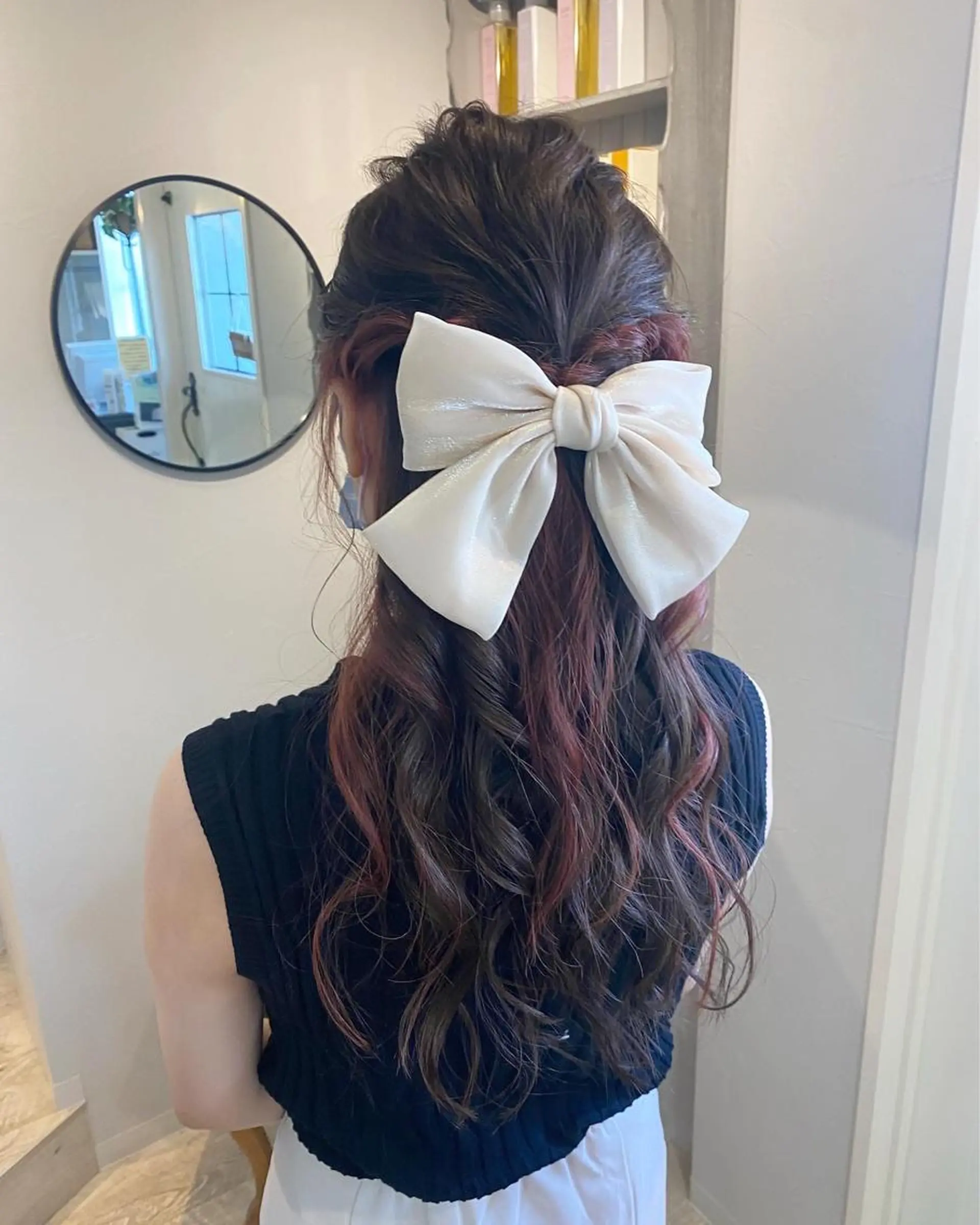 セミロング カラー ヘアアレンジ ハーフアップ イヤリングカラー ピンクカラー 西村 美羽のヘアスタイル