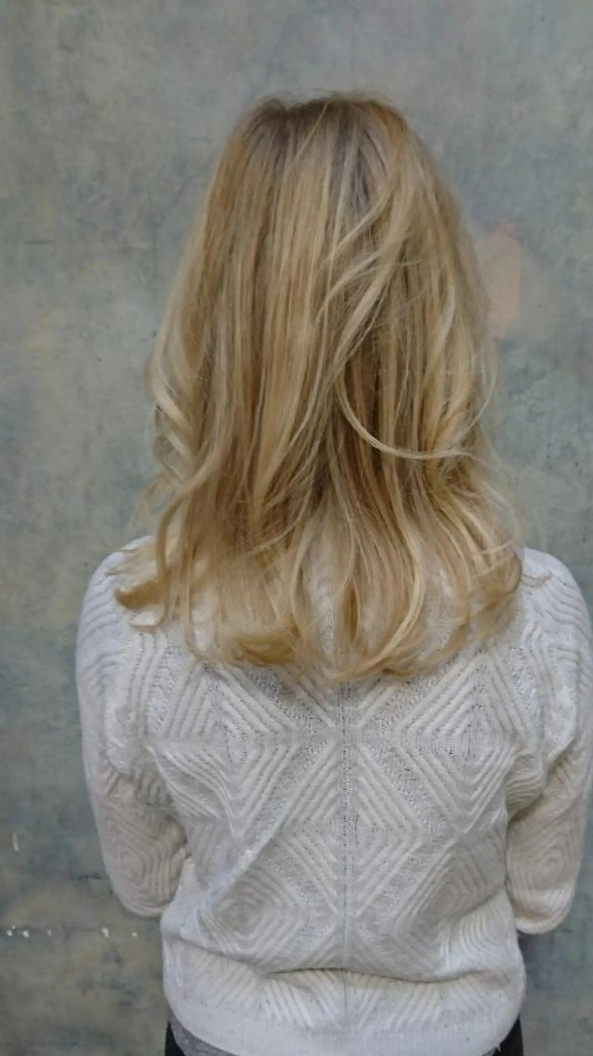 セミロング 齋藤  愛美のヘアスタイル