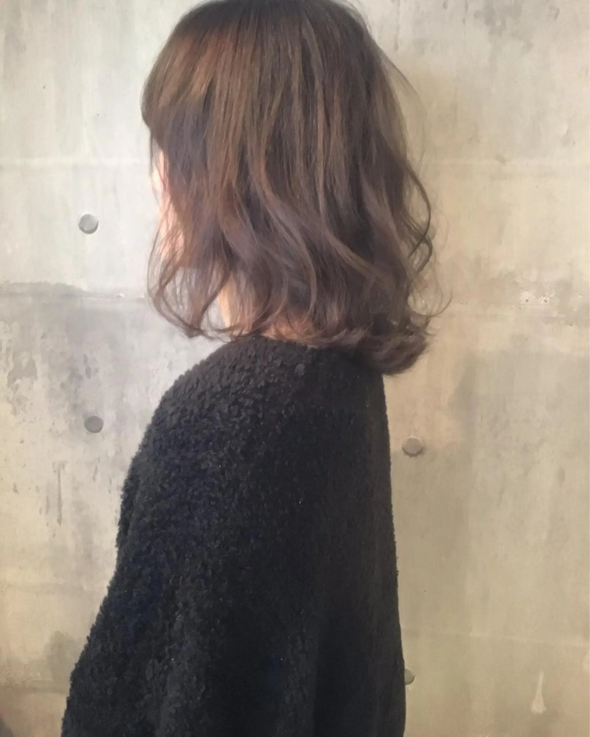 ミディアム カラー グレージュ ラベンダーカラー ラベンダーグレージュ ラベンダーグレー カット ヘアカラー トリートメント 髪質改善ｶﾗｰ ｹｱﾌﾞﾘｰﾁ/ﾀﾑのヘアスタイル