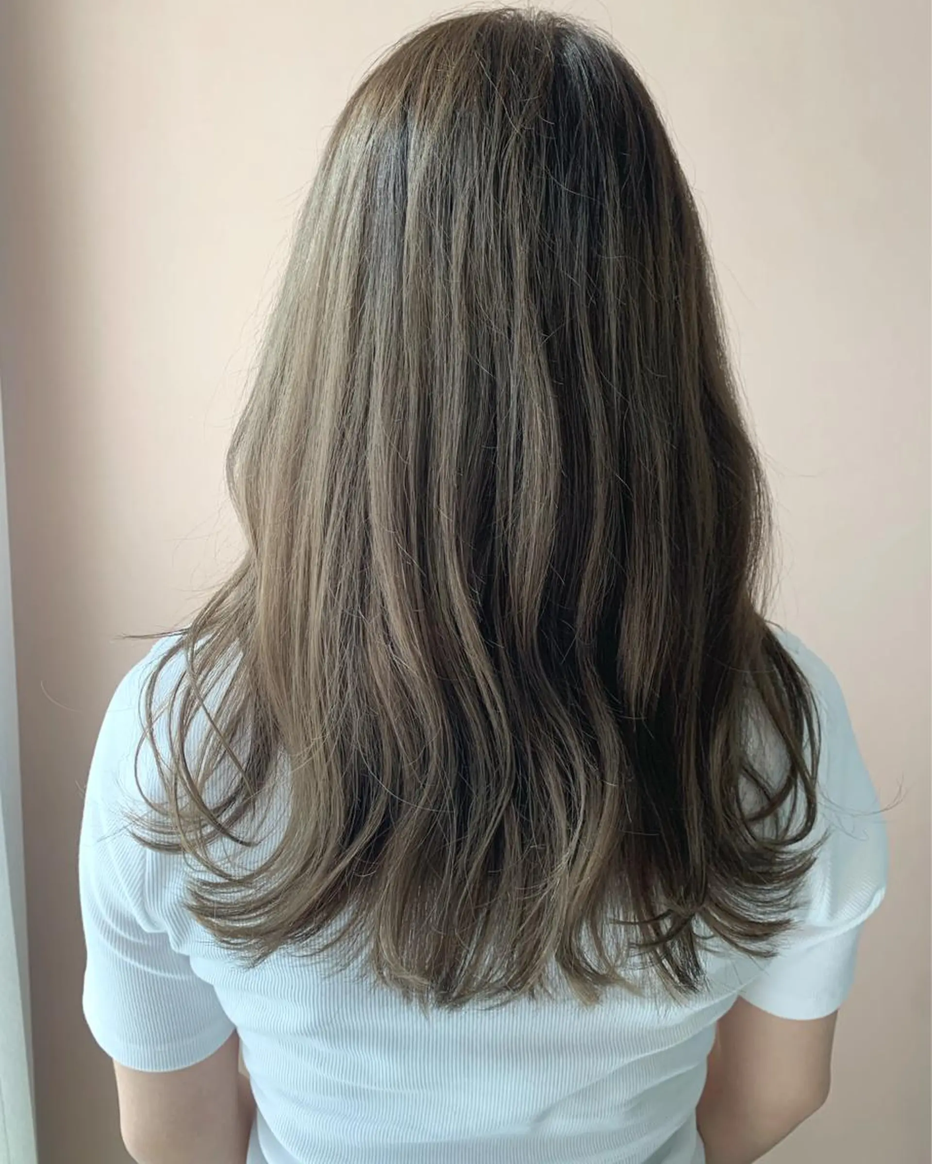 ロング カラー アッシュ アッシュグレー アッシュグレージュ 透明感カラー グレージュ カット ヘアカラー トリートメント hub hair レイヤー/透明感のヘアスタイル