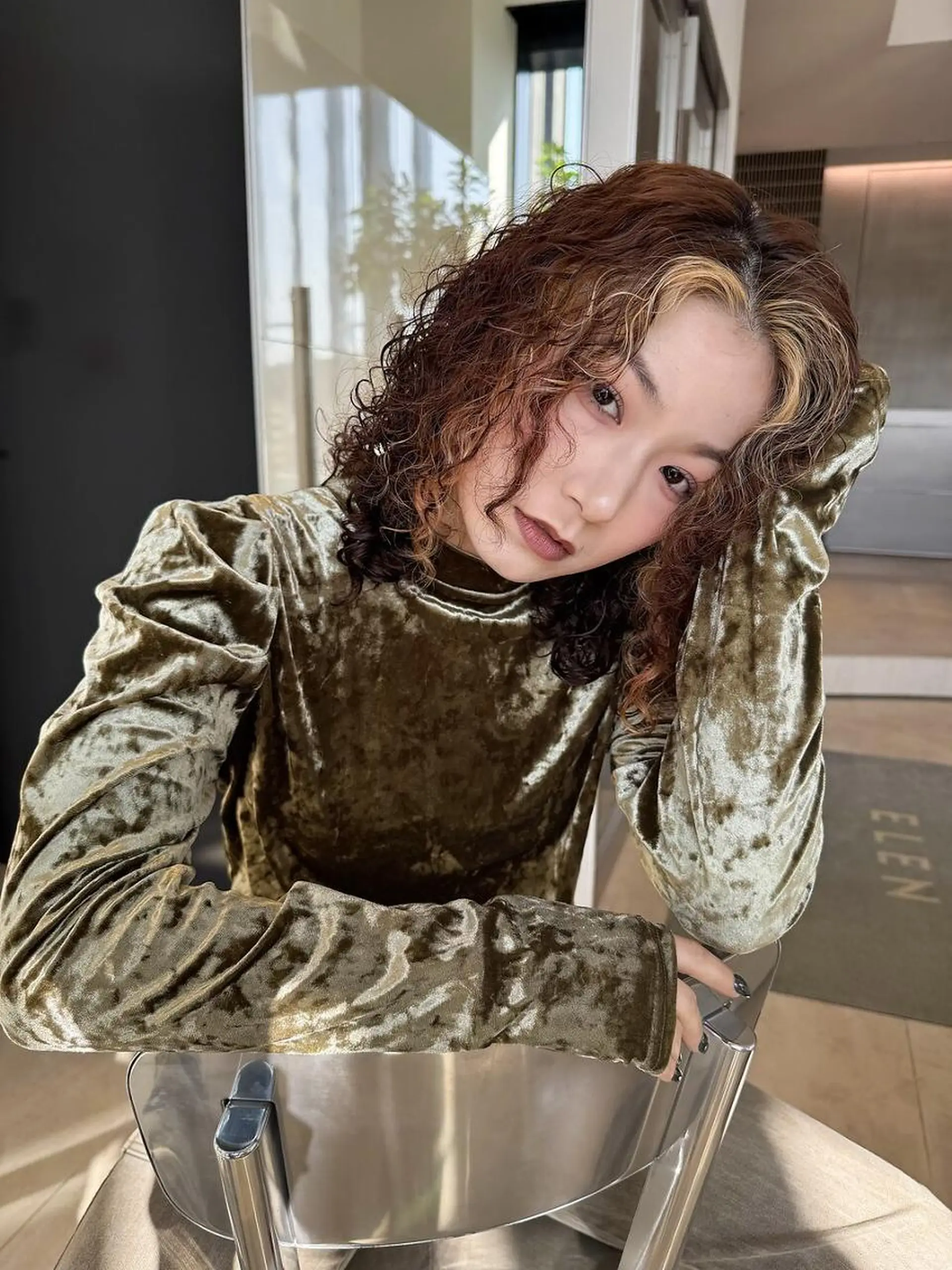 ミディアム カラー ミディアムパーマ ブリーチ ブラウンカラー ダブルカラー ハイライトカラー ELEN 向ヶ丘遊園のヘアスタイル