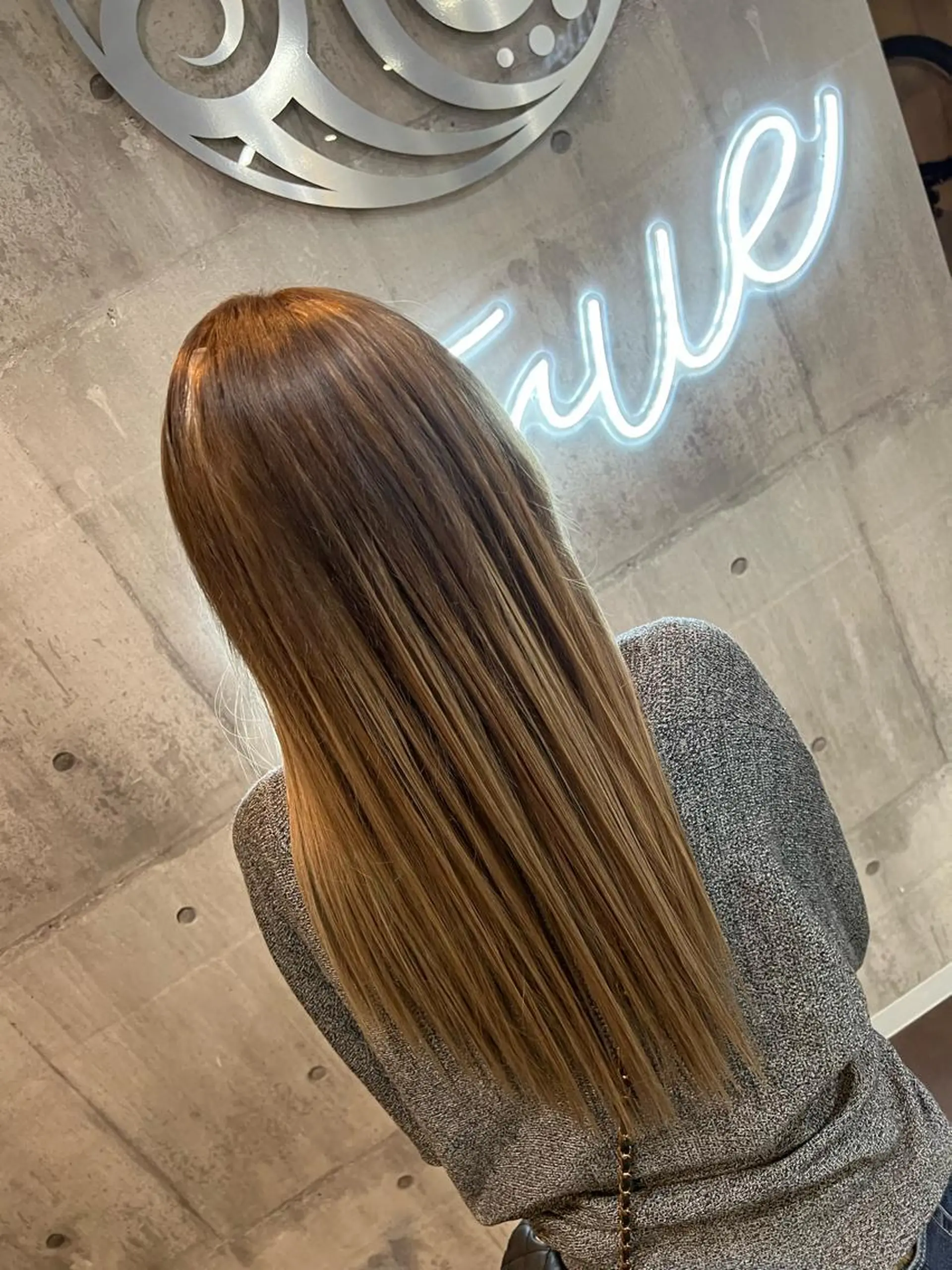 ロング カラー シールエクステ バレイヤージュ ダブルカラー グラデーションカラー ハイライトカラー ミルクティーハイトー ン💖Mikaのヘアスタイル