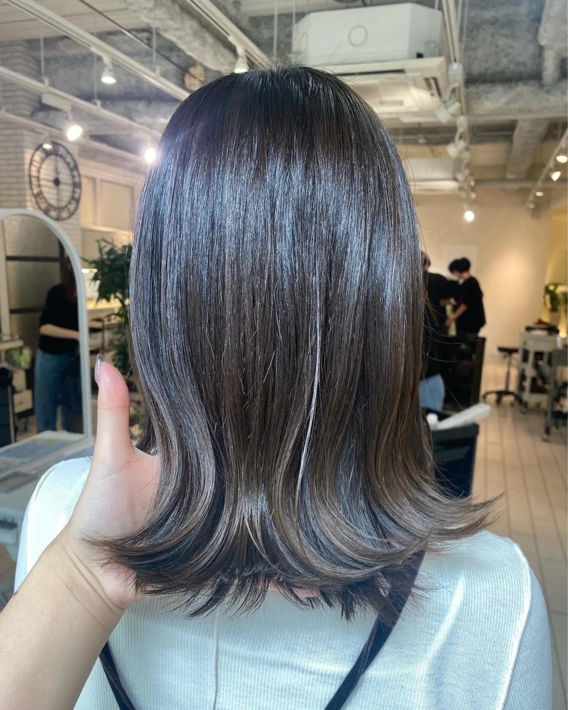ミディアム 稲川 弥生のヘアスタイル