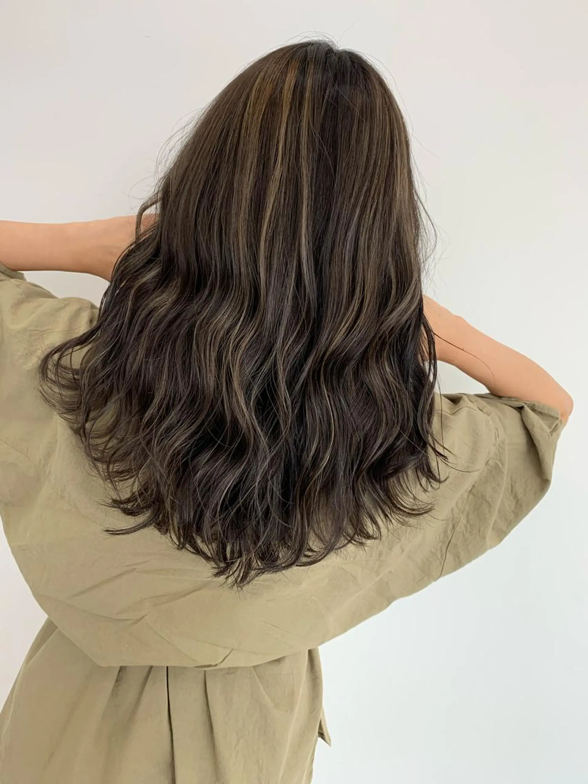 セミロング ハイライト BOTANIUM by Rr SALON所属・山田 絵里菜のヘアスタイル