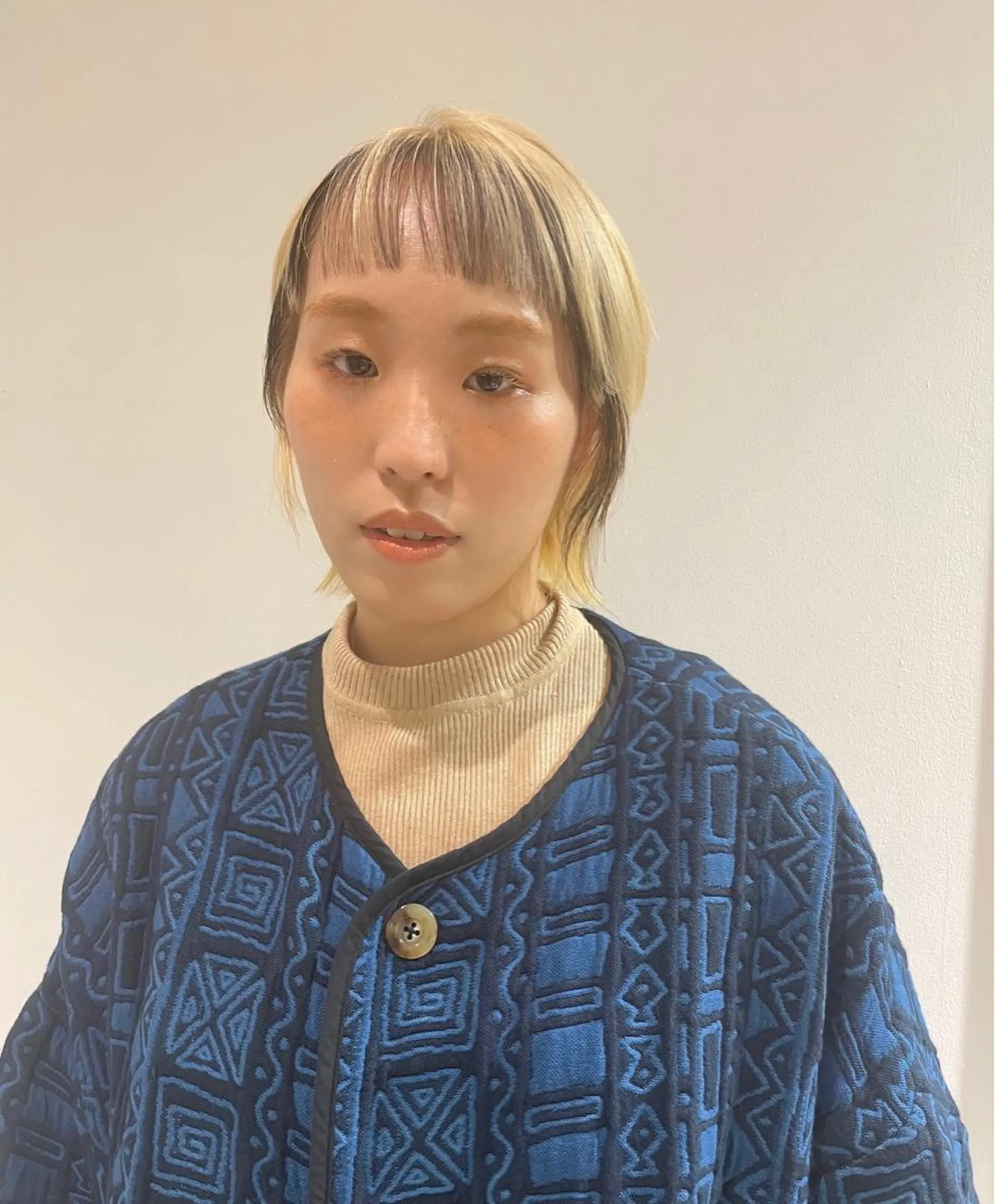 ショート カラー ハイトーンカラー ウルフカット ブリーチ/レイヤー 🌻Mutsumiのヘアスタイル