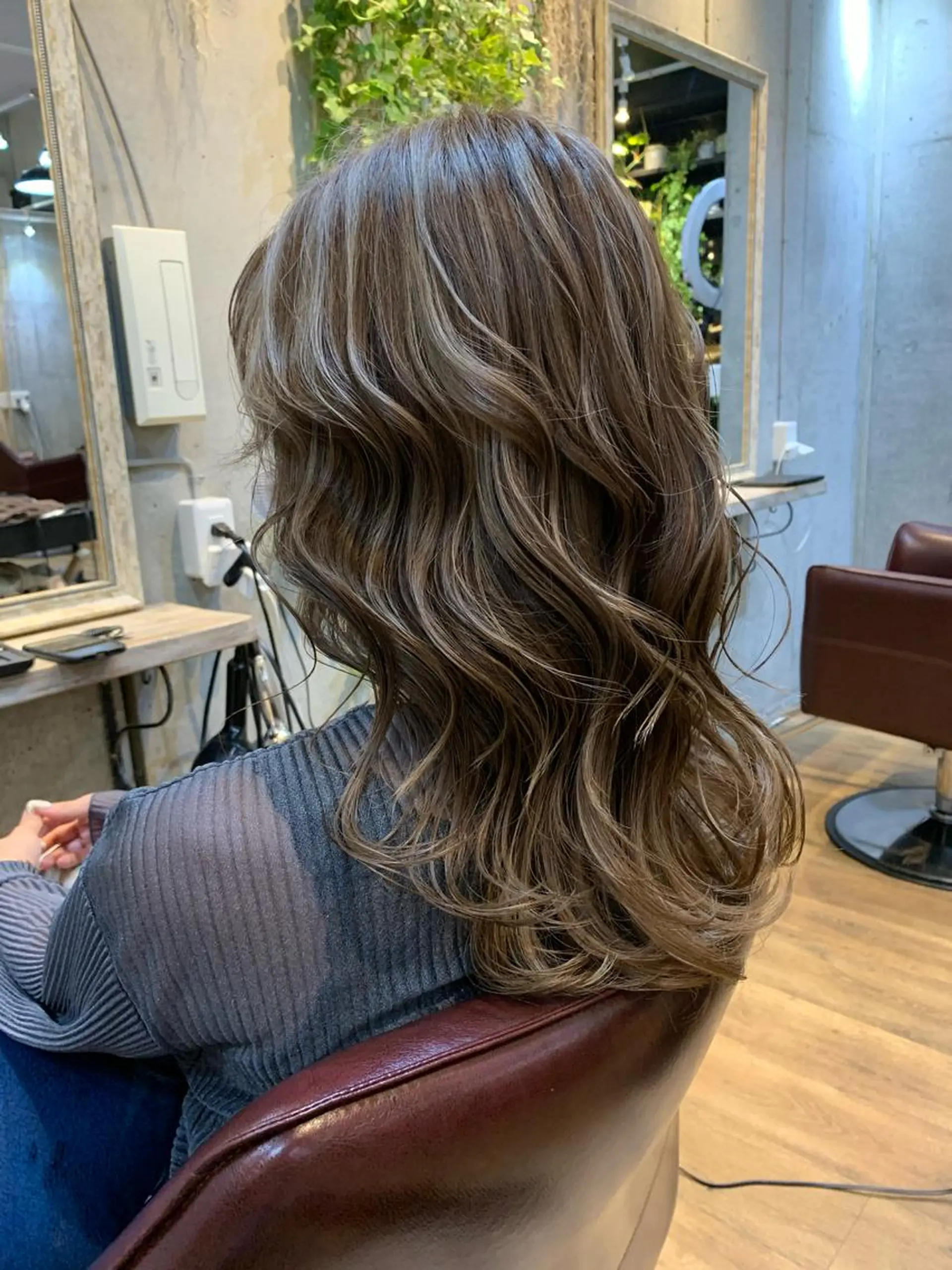 セミロング カラー toi【トワ】所属・安達 俊亮のヘアスタイル