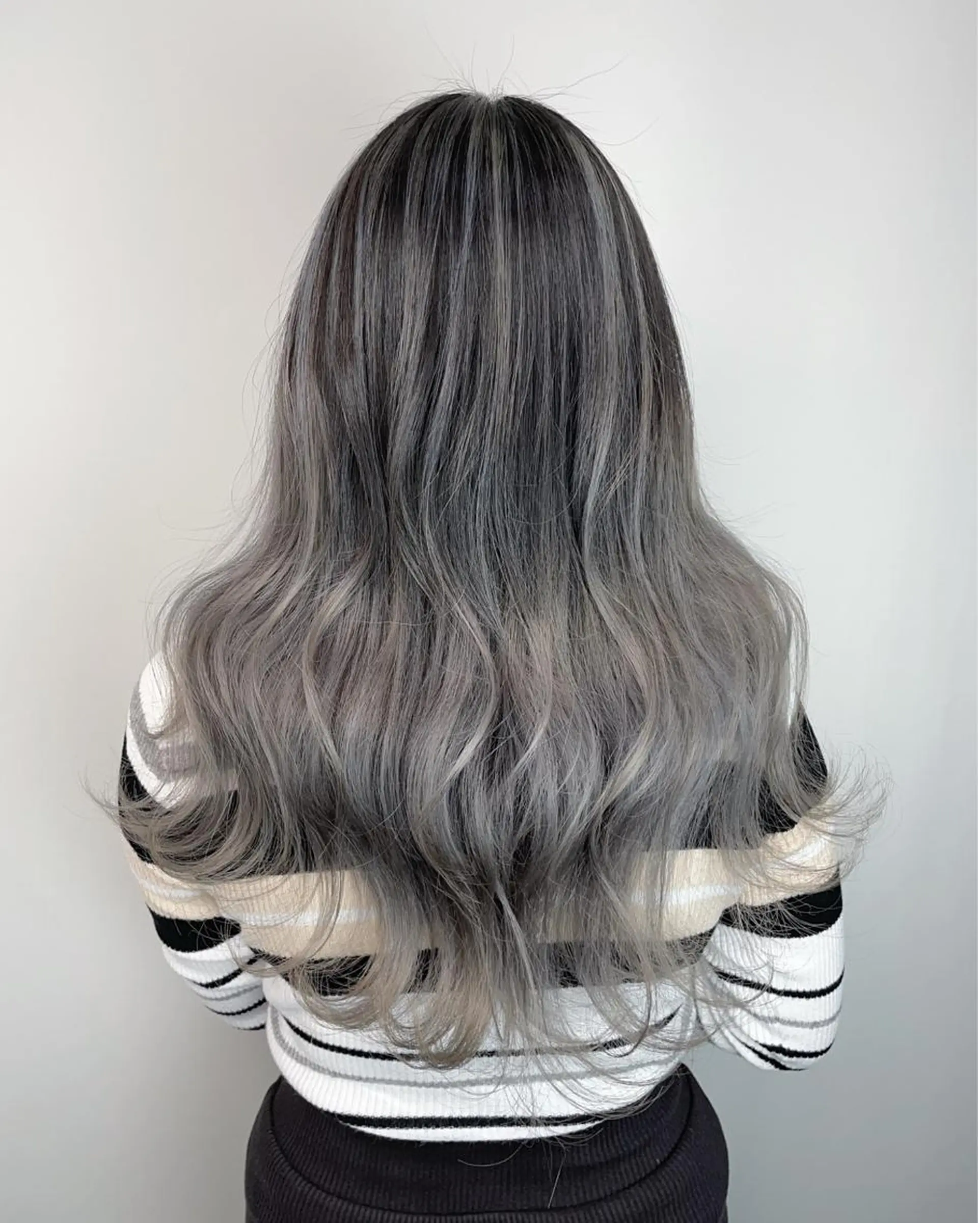 ロング カラー バレイヤージュ シルバー レイヤーカット ヘアカラー 【KIRA 代表】 TATSUYAのヘアスタイル