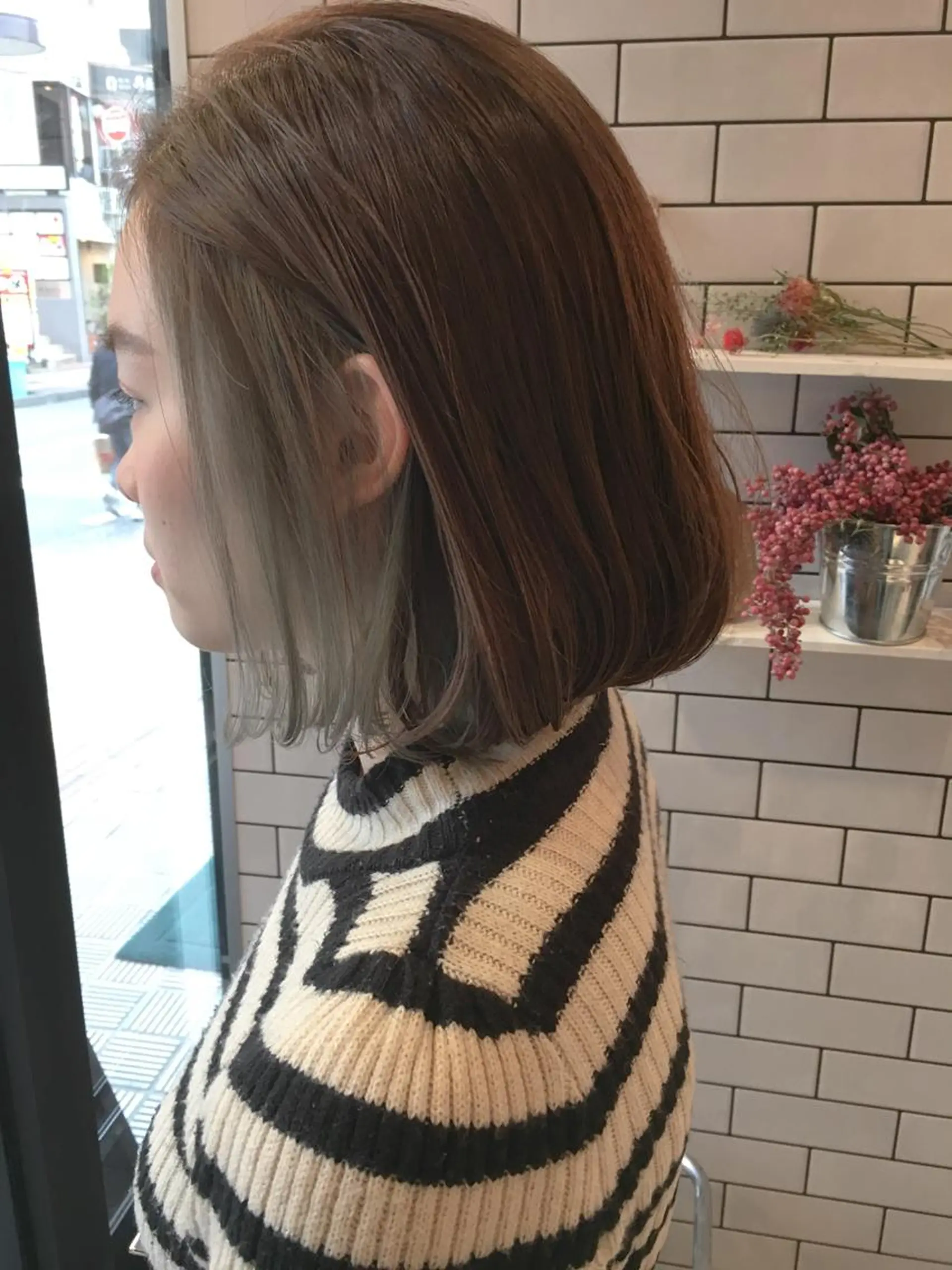 ショート カラー アッシュ イヤリングカラー MIA スタイリストのヘアスタイル