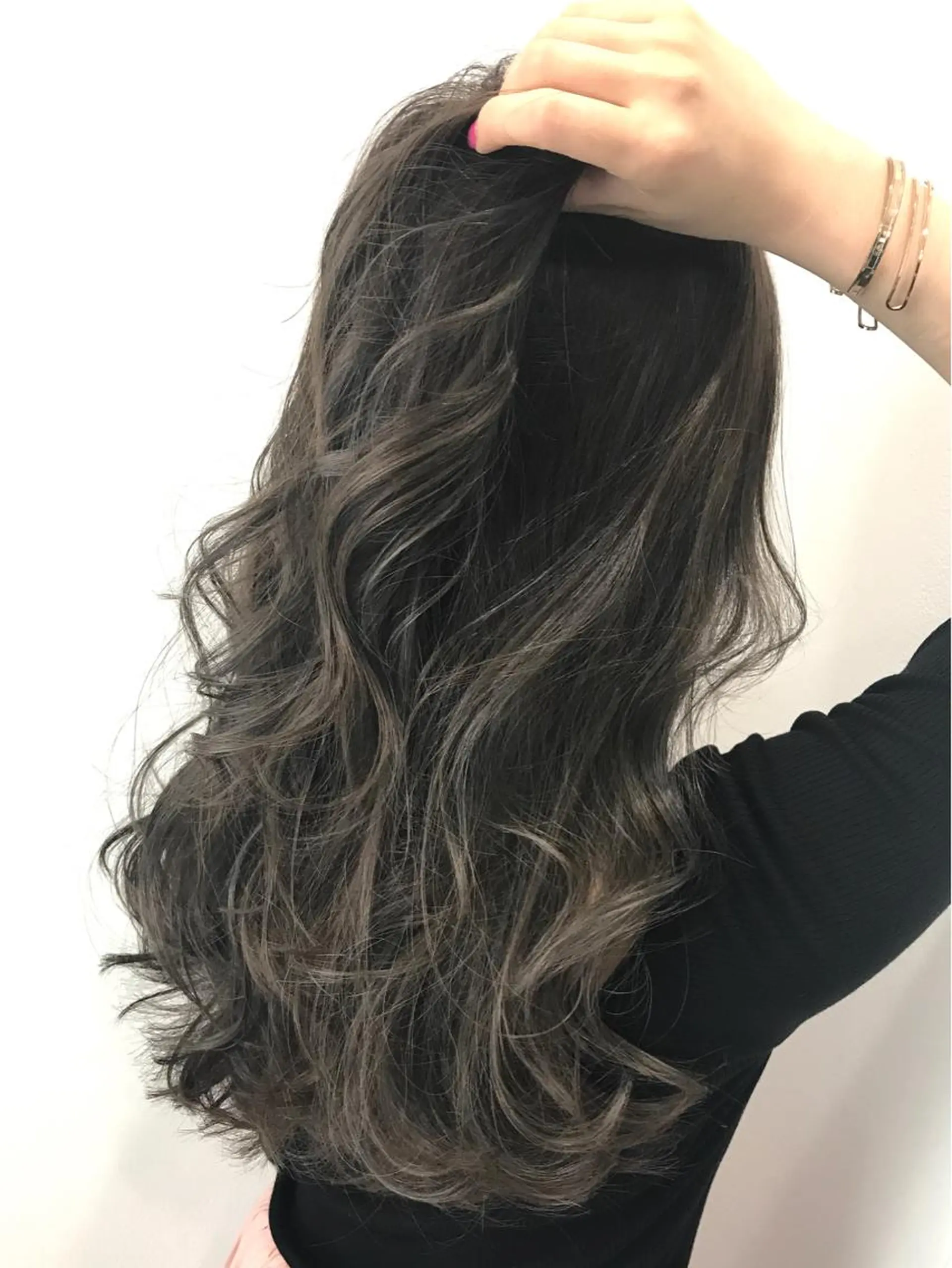 ロング カラー グレージュ ラベンダーカラー ラベンダーグレージュ ラベンダーグレー Heart's所属・若杉 諒のヘアスタイル