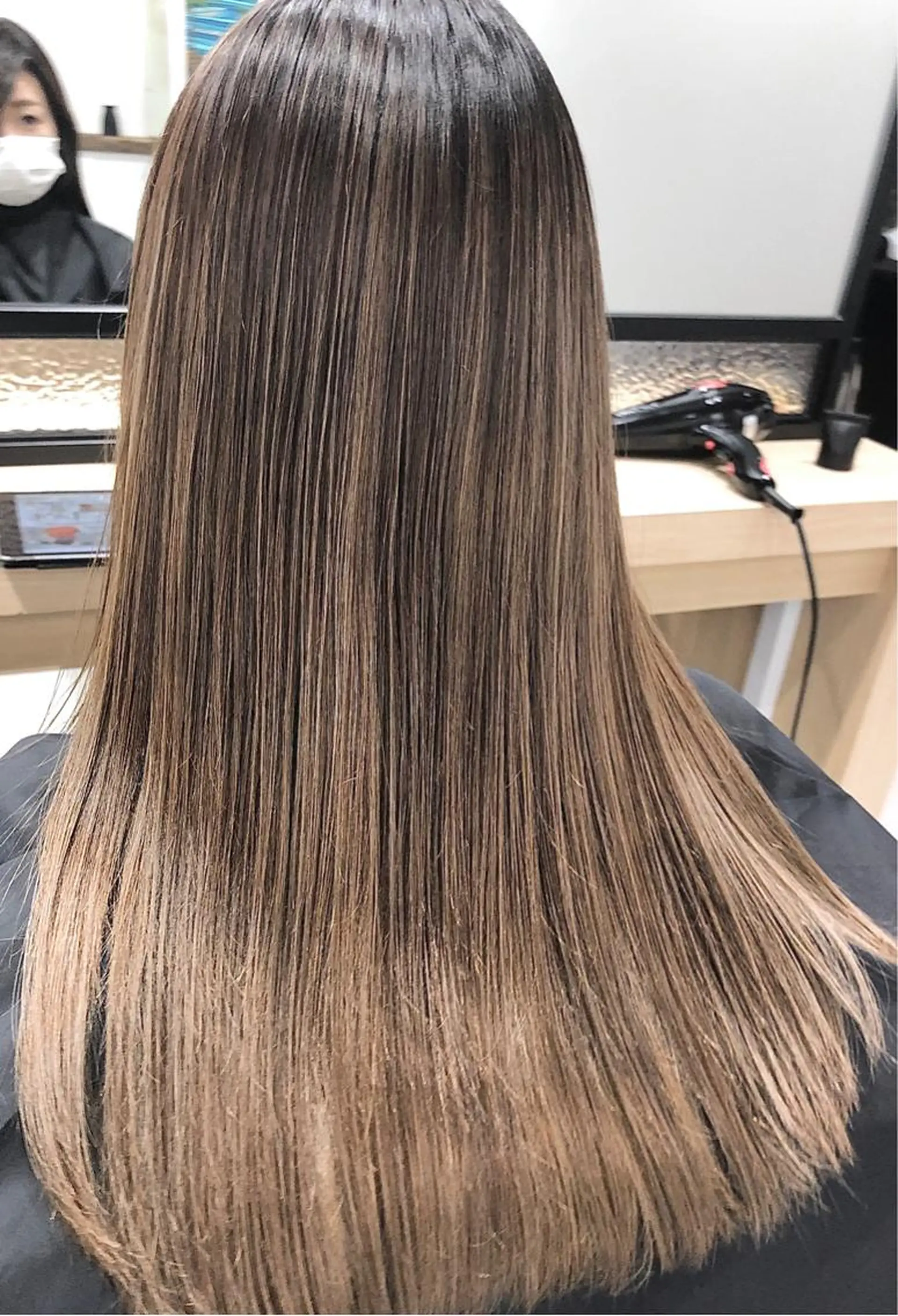 ミディアム カラー バレイヤージュ レイヤーカット FOLK所属・白髪ぼかしハイライト バレイヤージュヤマトのヘアスタイル