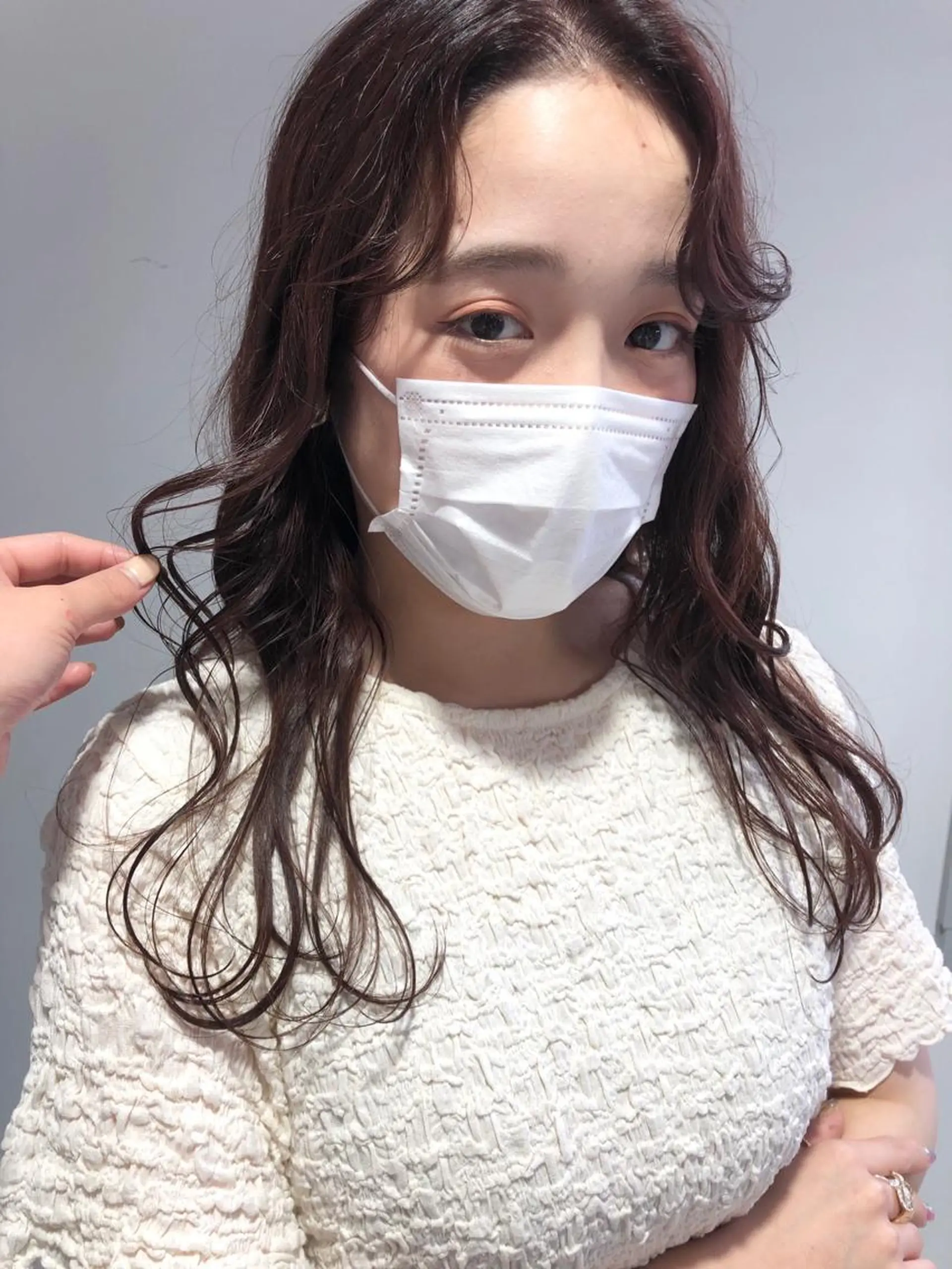 セミロング カラー ブラウンカラー ラベンダーカラー 顔周りカット レイヤーカット 岩田 萌那のヘアスタイル