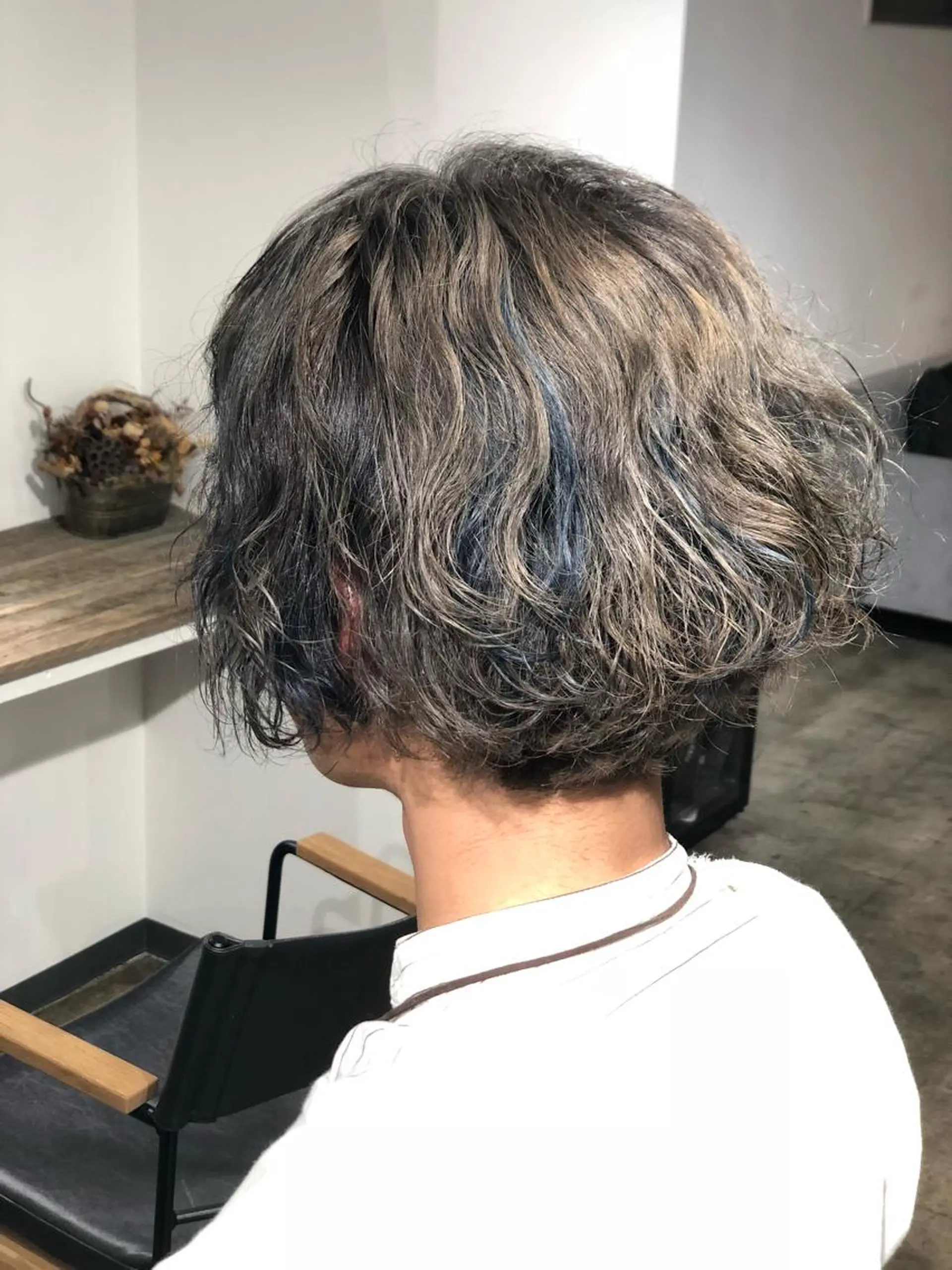 ショート カラー ブルーカラー ハイトーン/レイヤー /ケアブリーチ石川治のヘアスタイル