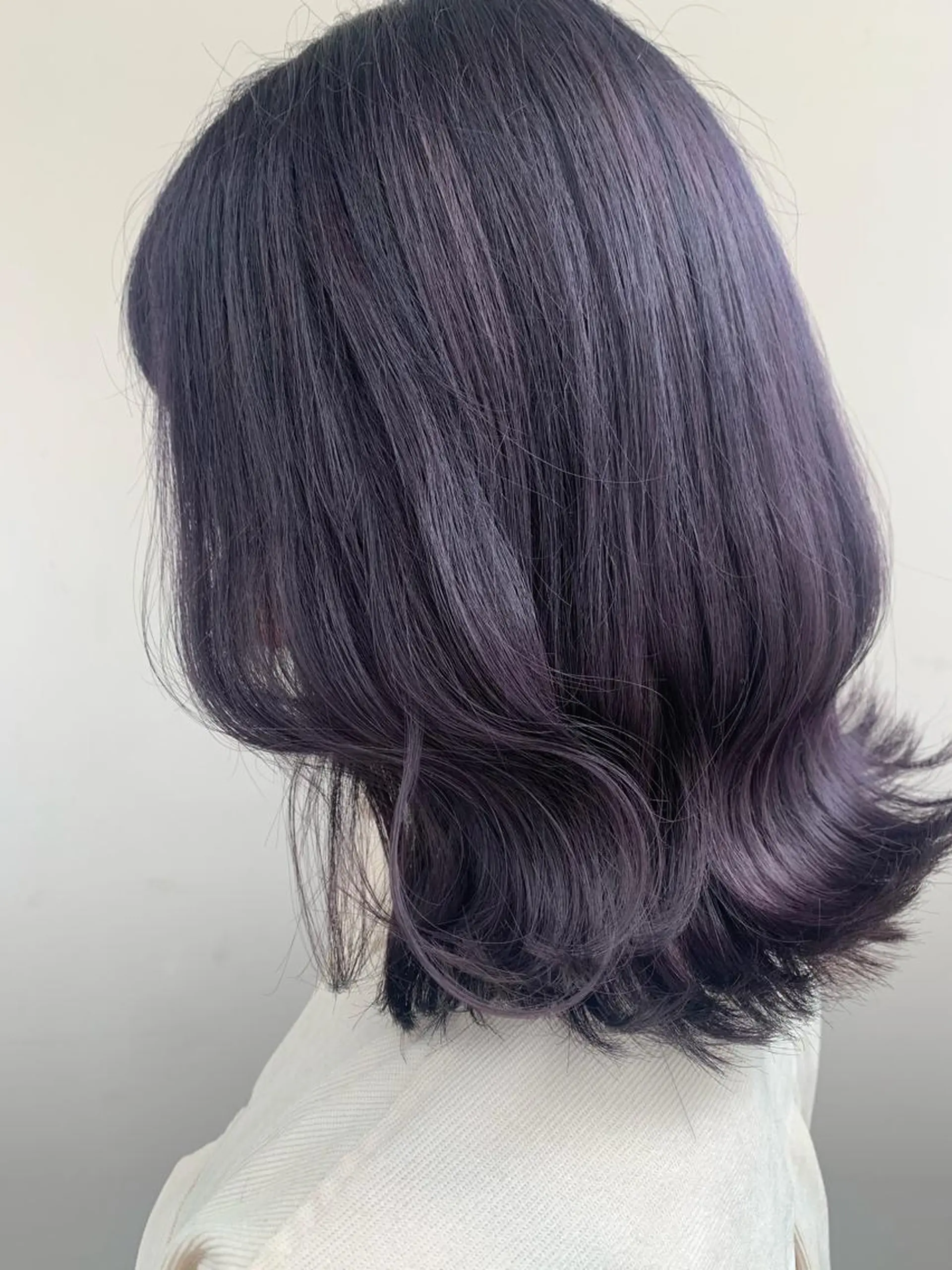 ミディアム カット ヘアカラー トリートメント ayaka 髪質改善レイヤー艶髪のヘアスタイル