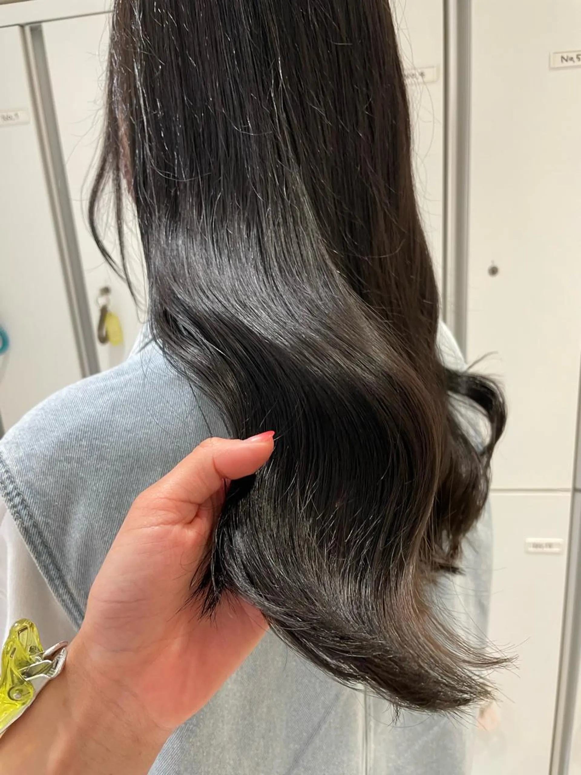 ロング 赤み消し艶カラー・ 透明感カラー×美髪のヘアスタイル