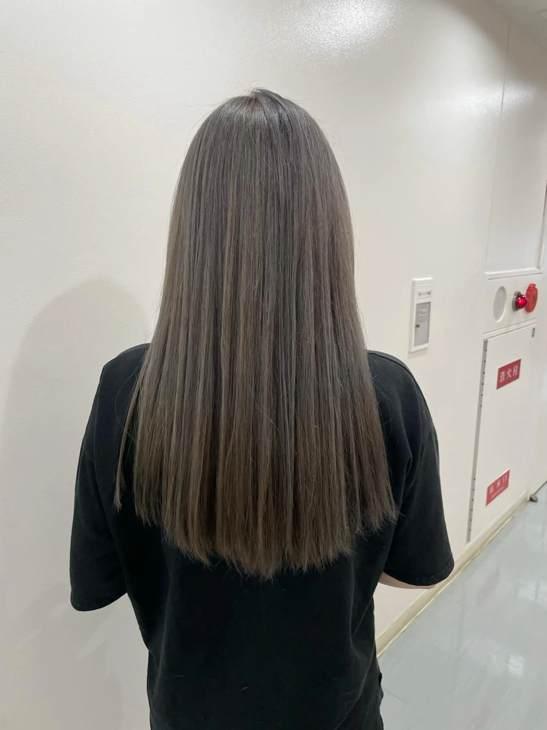 ロング カラー akane .のヘアスタイル