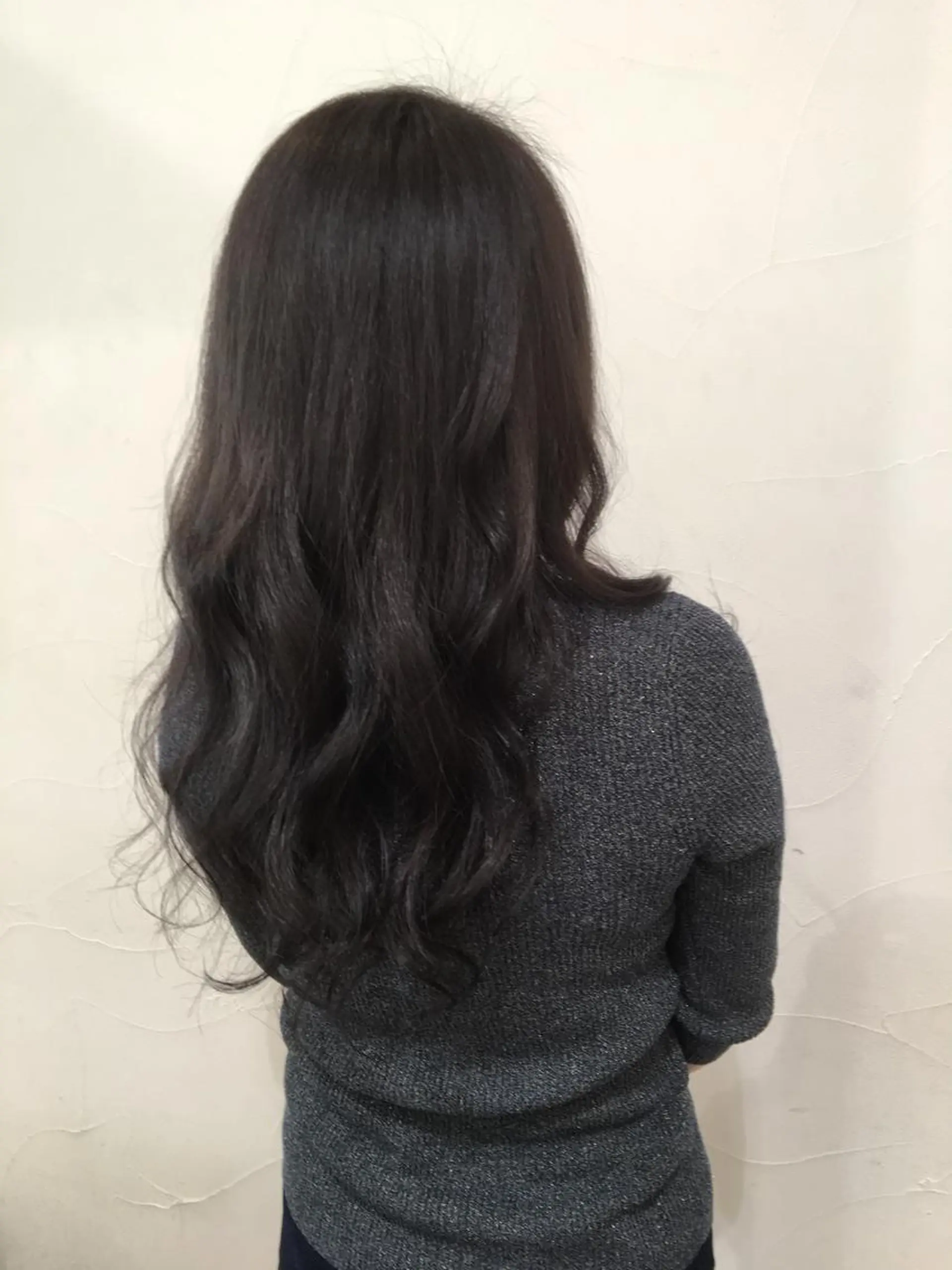 ロング カラー 乳井 悠香のヘアスタイル