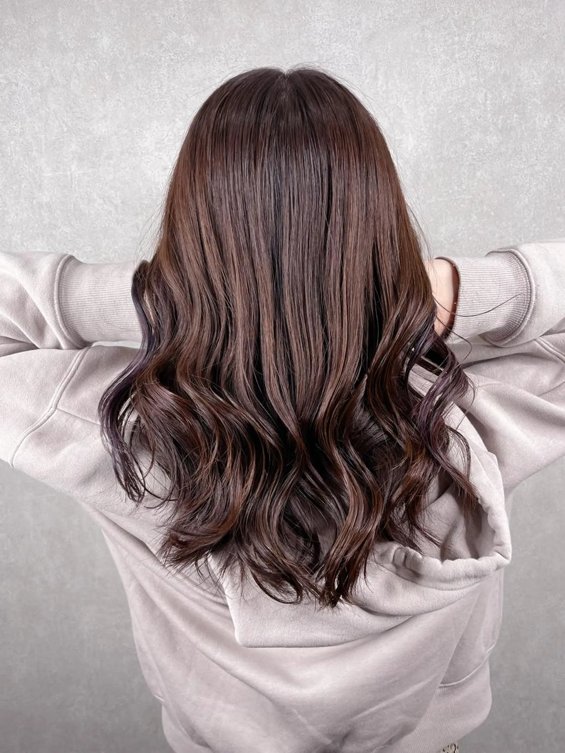 ミディアム カラー カット ヘアカラー トリートメント 井本翔太.髪質改善. ベージュ.グレージュのヘアスタイル