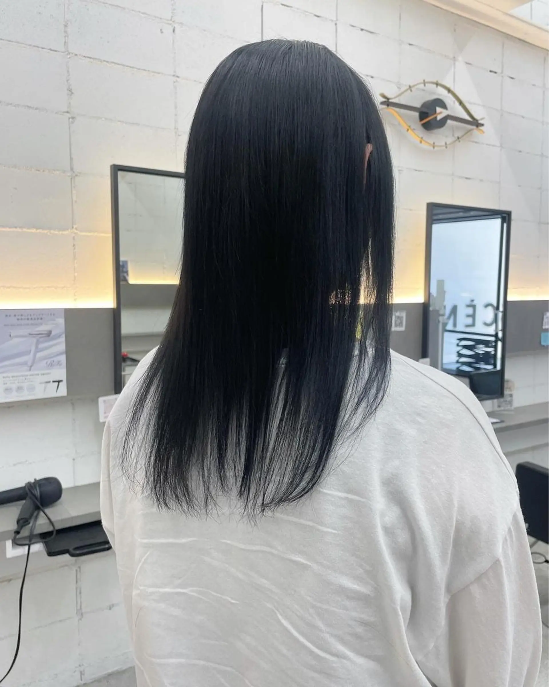 セミロング カラー ヘアアレンジ トリートメント mika｜ブルーカラ ー｜ハイトーンカラーのヘアスタイル