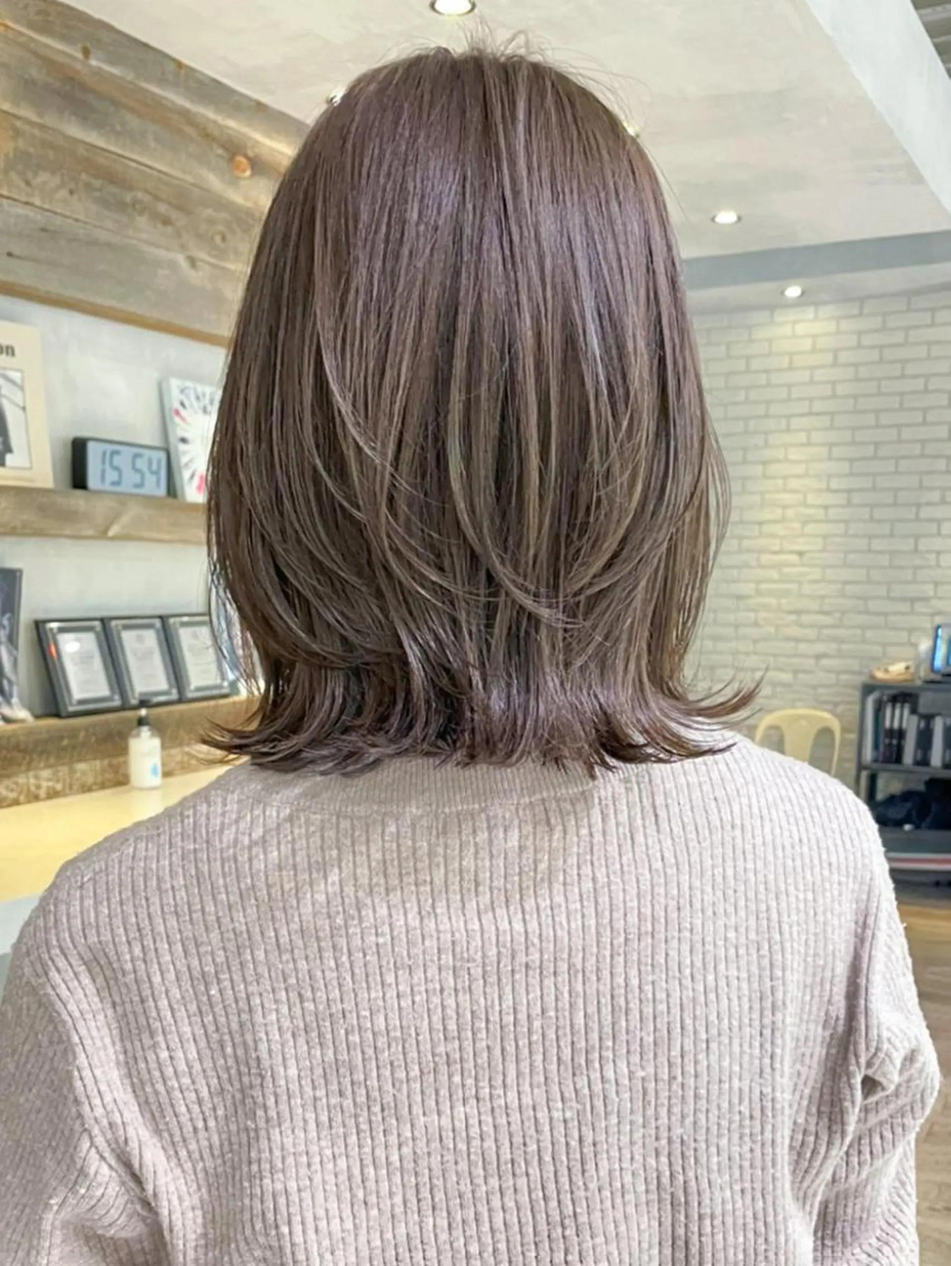 ミディアム カラー パーマ ヘアアレンジ アッシュ オリーブアッシュ くびれヘア レイヤーカット ITbyALBUM 中野店のヘアスタイル