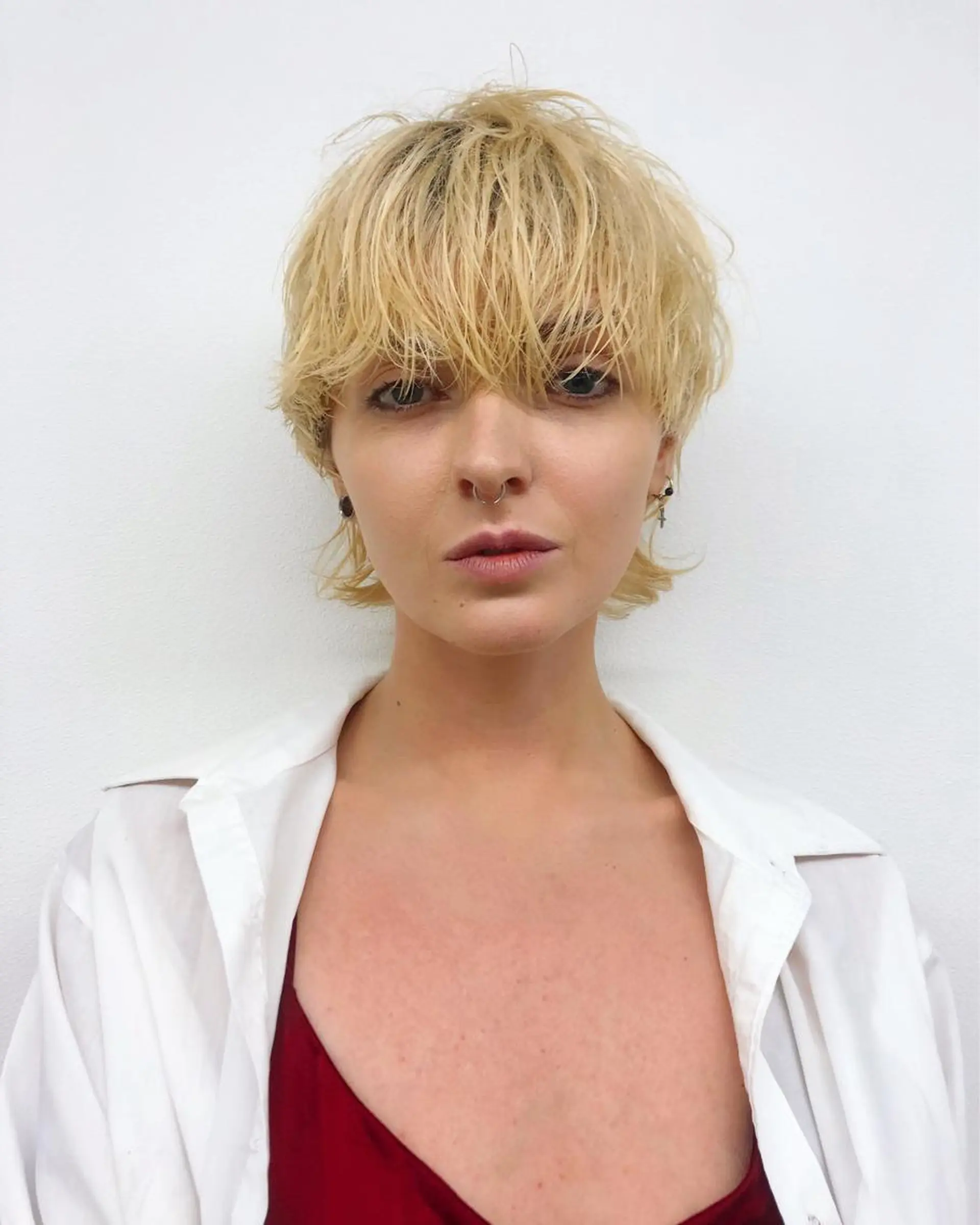 ショート azu ブリーチダブルカラーのヘアスタイル