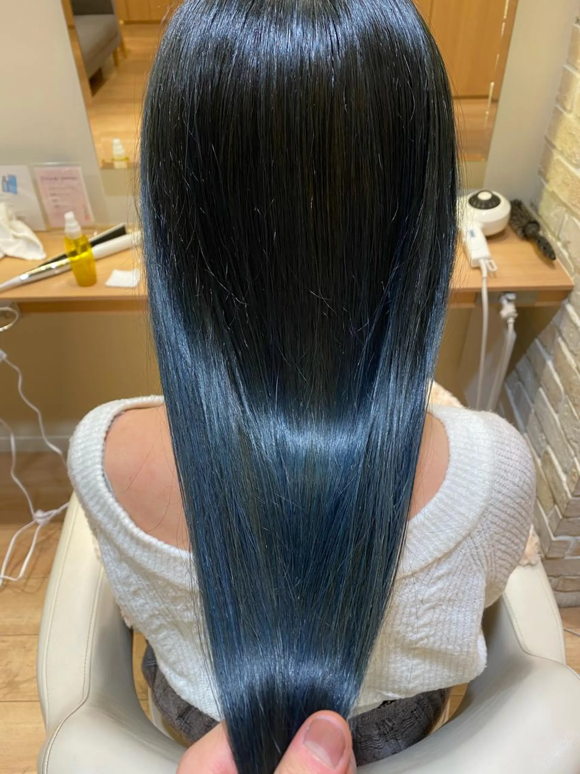 ロング ハイトーンエフェクト ブリーチいち丸のヘアスタイル