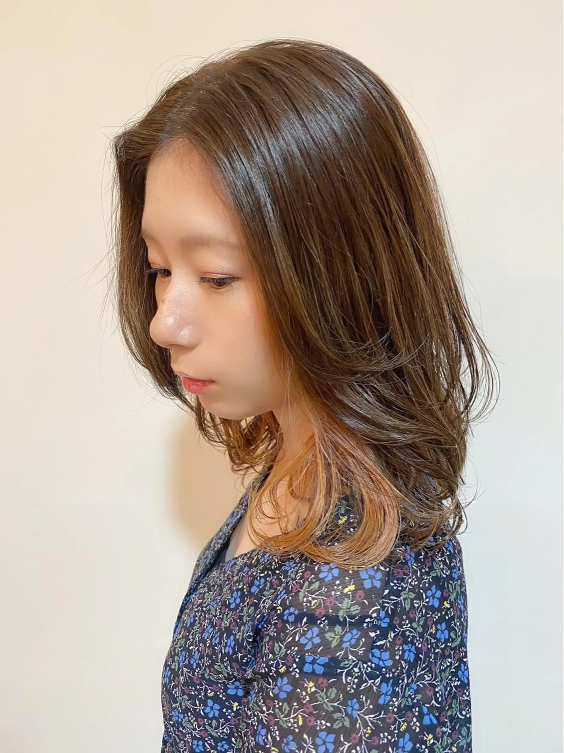 セミロング カラー 三好 美里のヘアスタイル