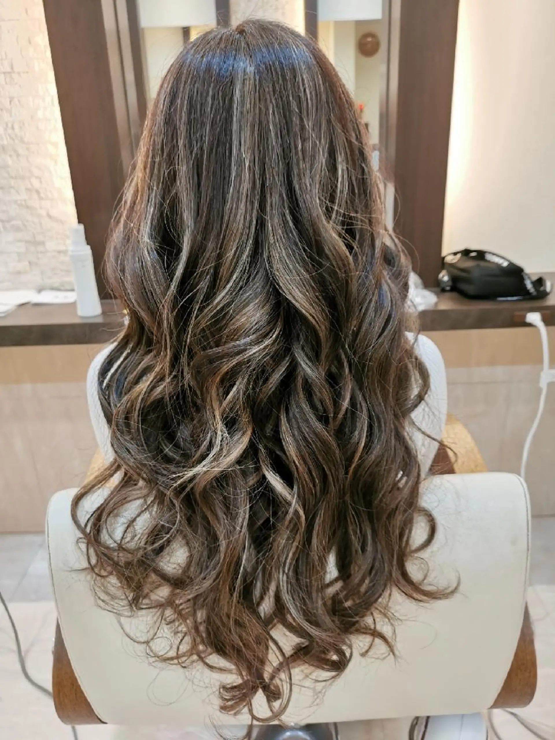 カラー メッシュ 森下 勝誠のヘアスタイル