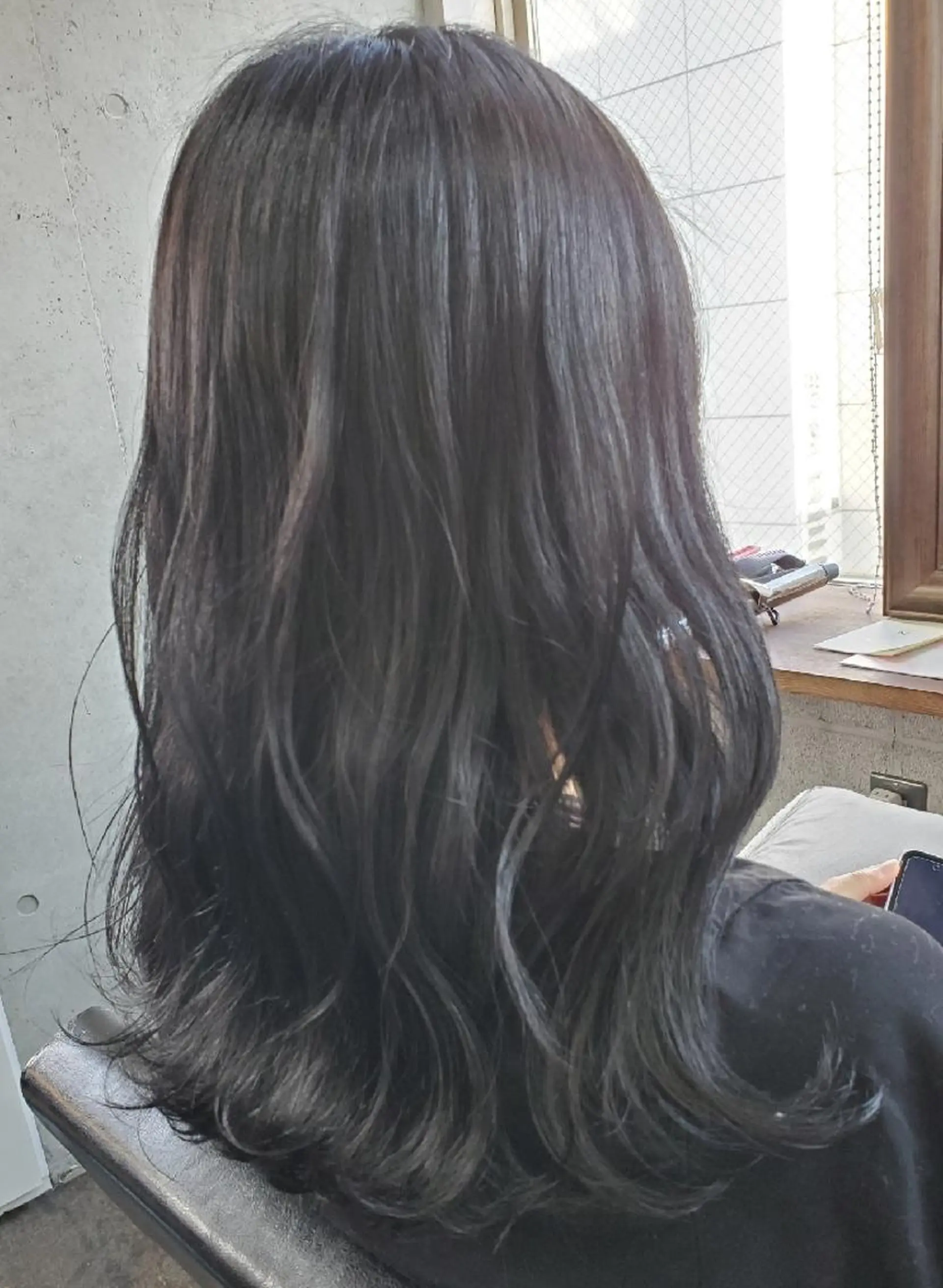 カラー セミロング ベージュカラー ブリーチ ブルーカラー ヘアカラー トリートメント S. ERIのヘアスタイル