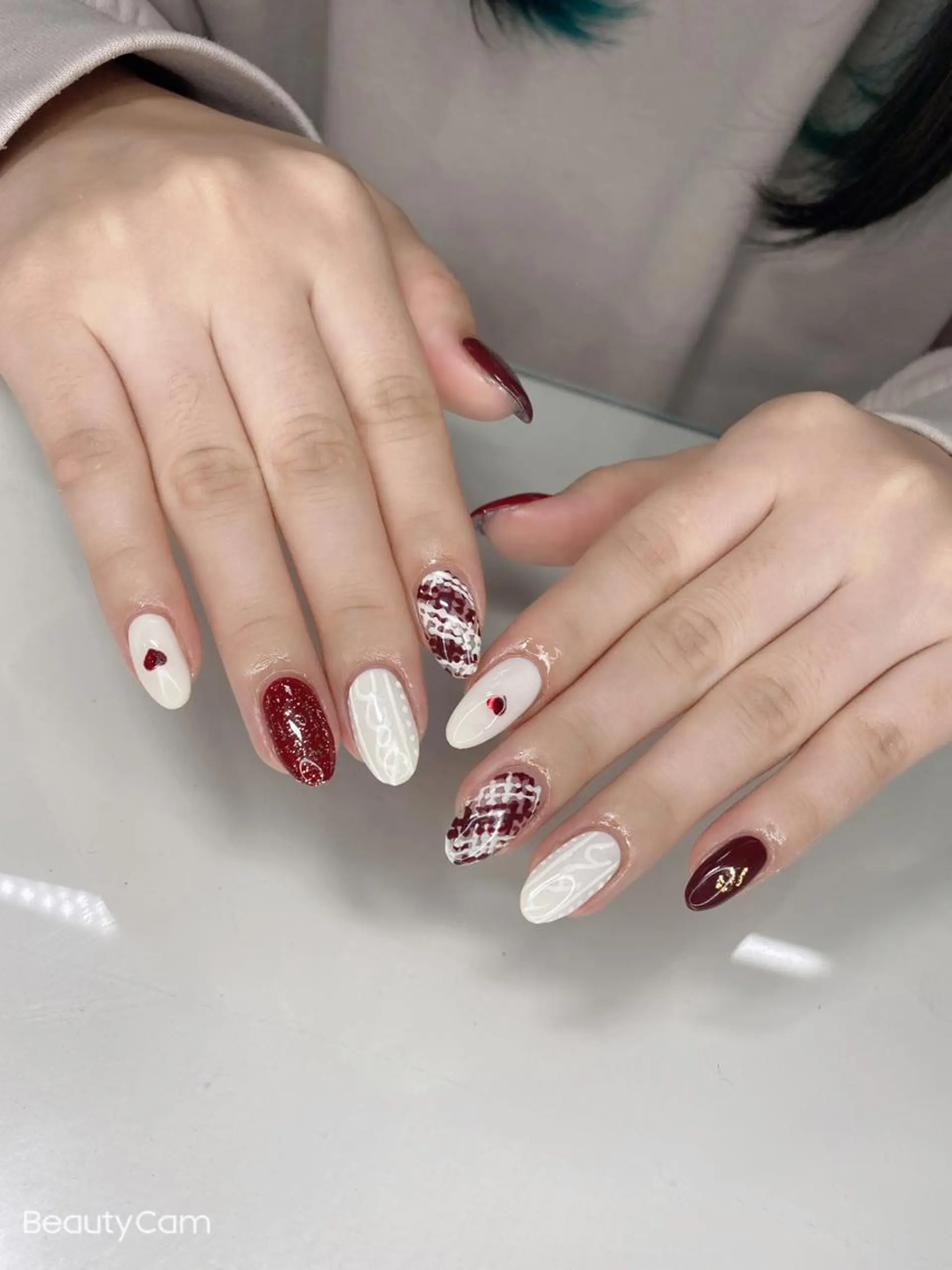 ネイル バレンタイン ハンドネイル I-nailロング /ワンホン/キラキラのネイルデザイン