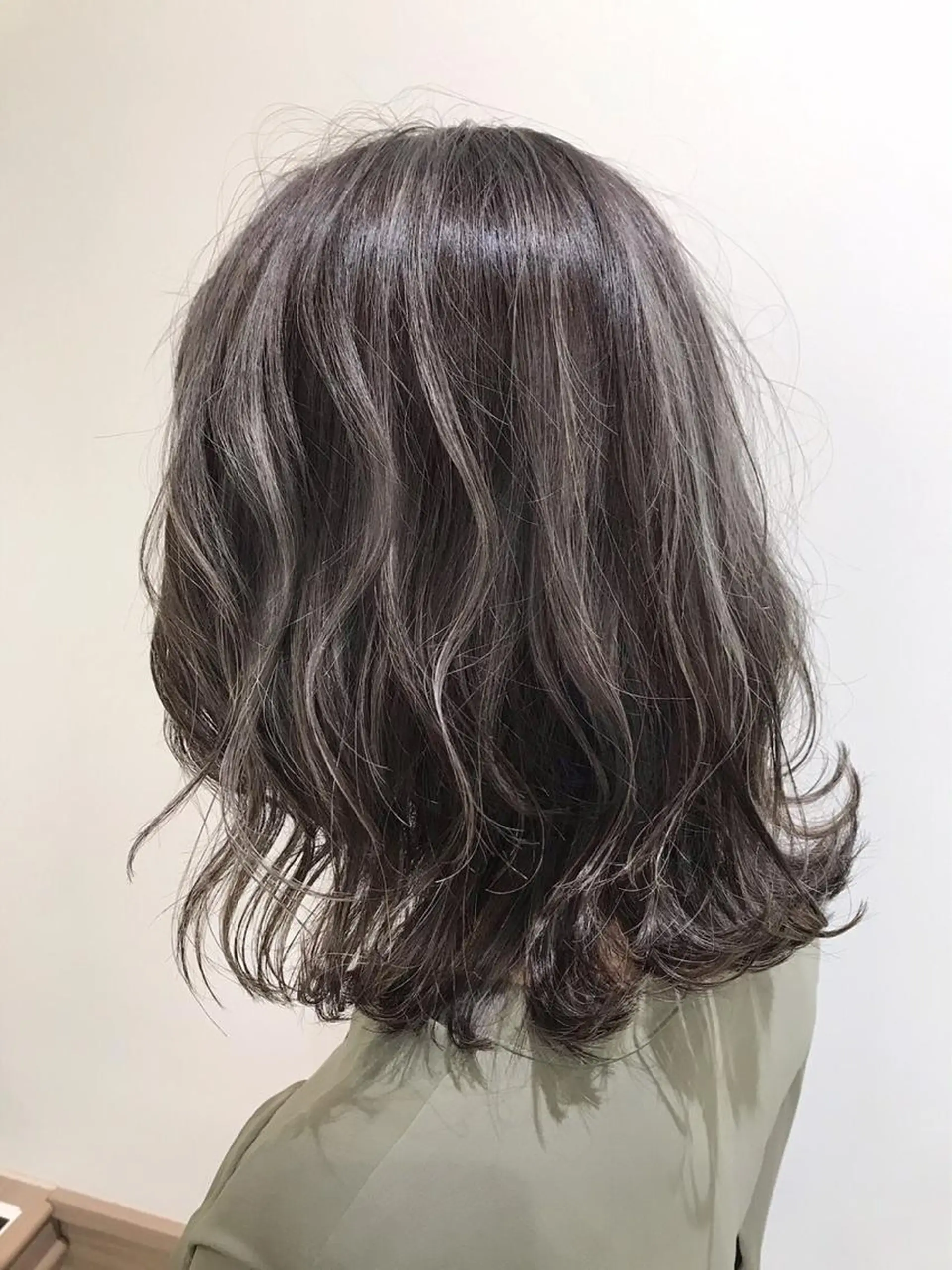 ミディアム カット ヘアカラー 新宿 木下拓哉のヘアスタイル