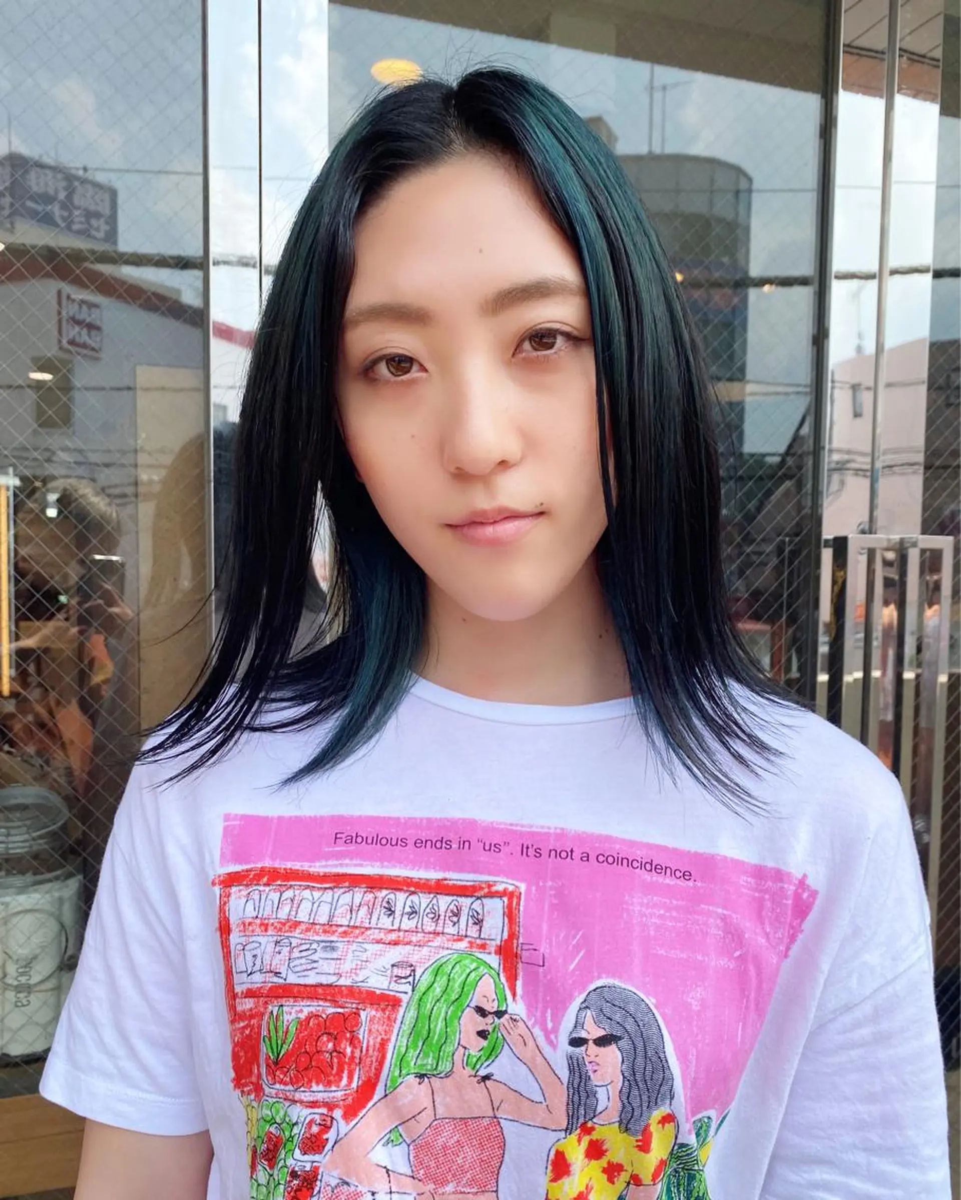 ミディアム カット ヘアカラー トリートメント azu ブリーチダブルカラーのヘアスタイル