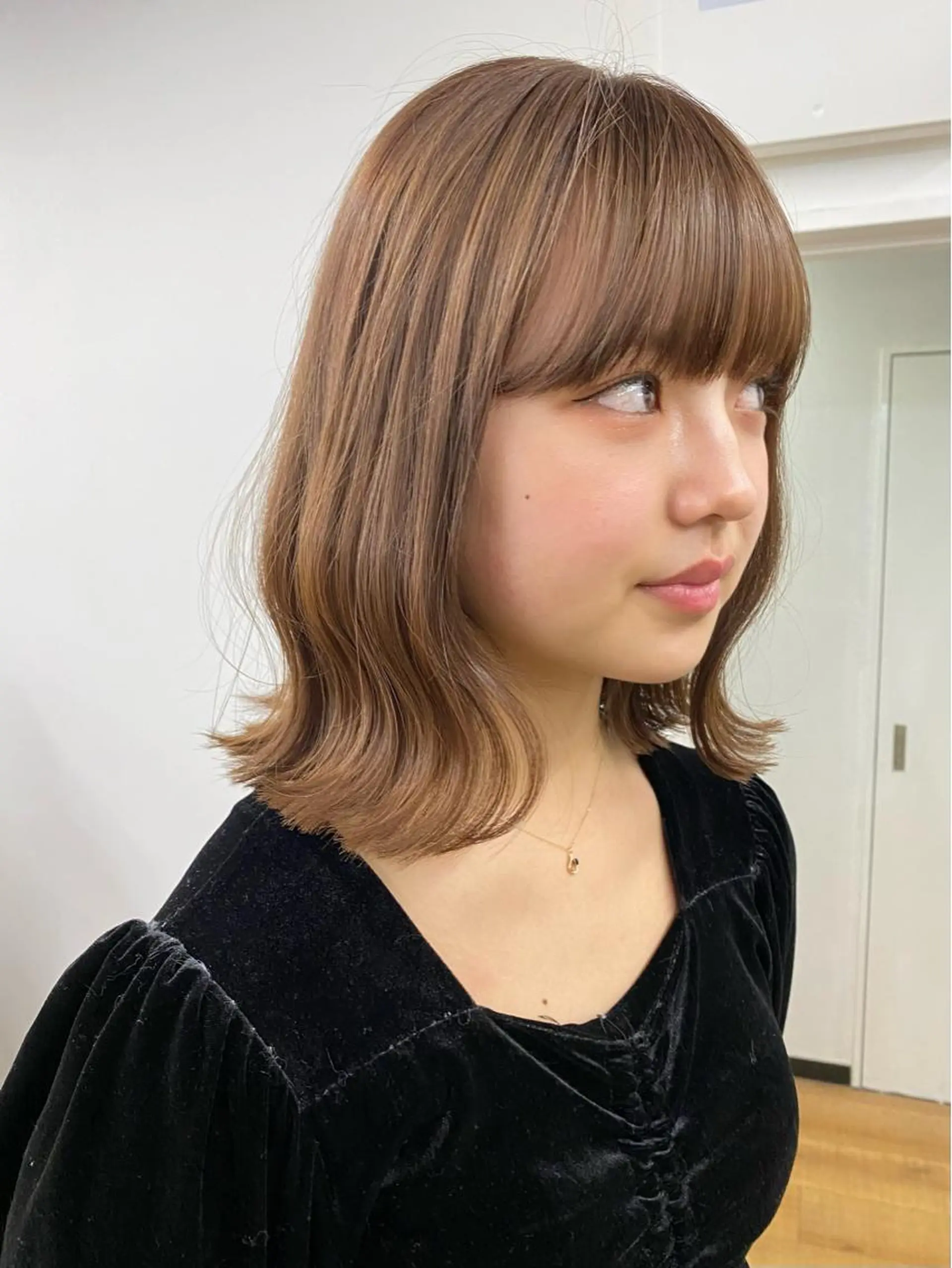 ミディアム カラー カット ヘアカラー トリートメント 韓国風×透明感カラー 髪質改善オタベシンヤのヘアスタイル