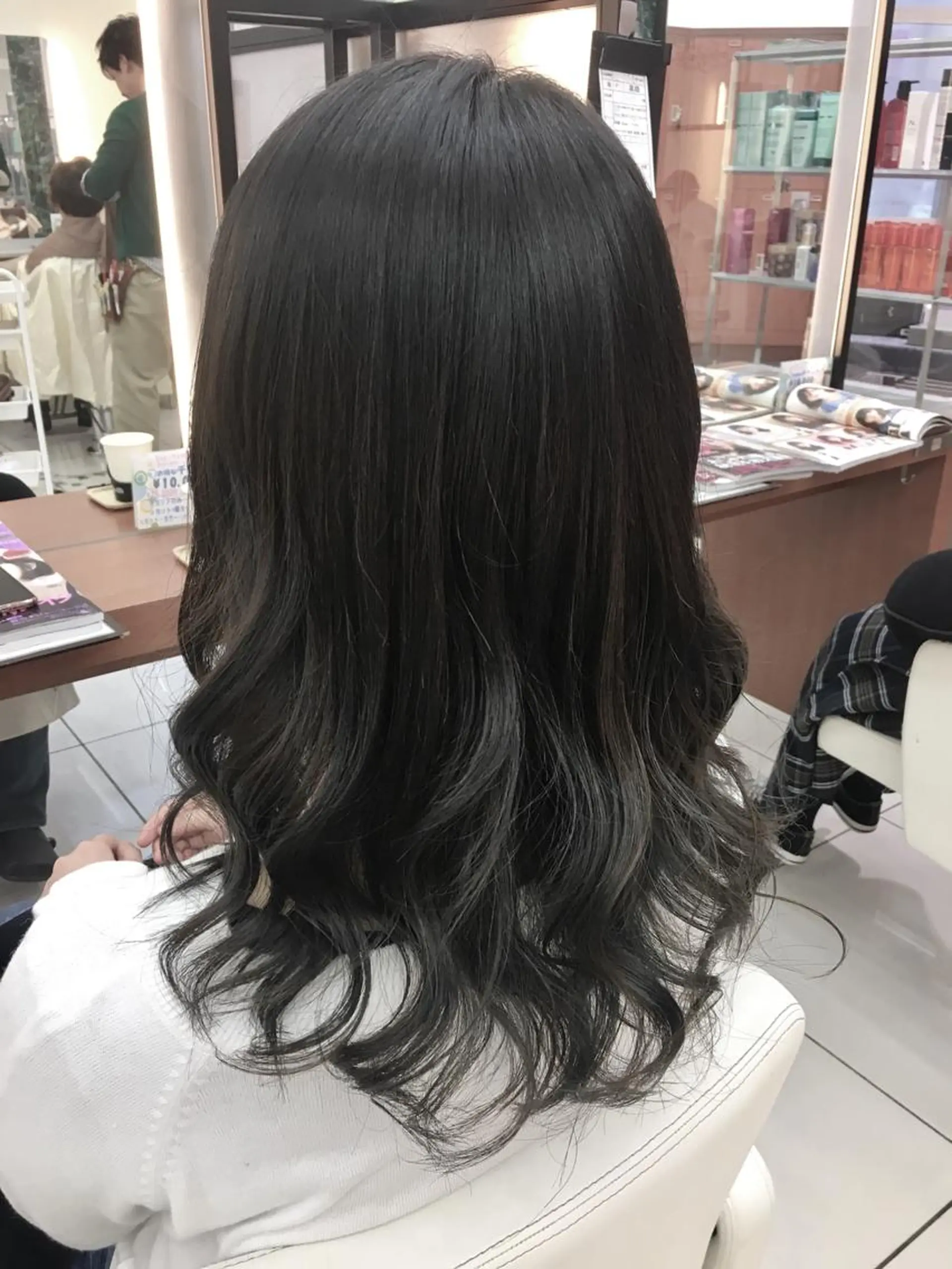セミロング カラー バレイヤージュ グレージュ レイヤーカット カット ヘアカラー N° jillva ♦️川端裕司♦️のヘアスタイル
