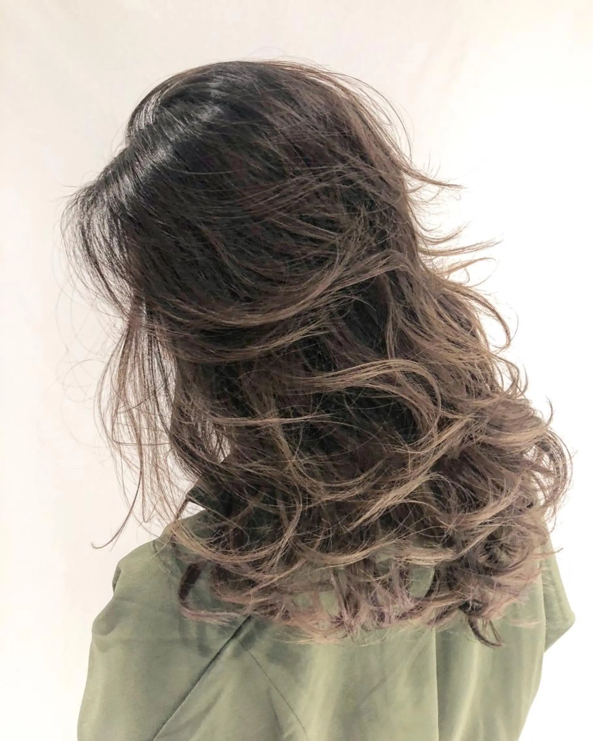 ロング カラー グレージュ ラベンダーカラー ラベンダーグレージュ ラベンダーグレー REVE所属・TAKU 美容師のヘアスタイル