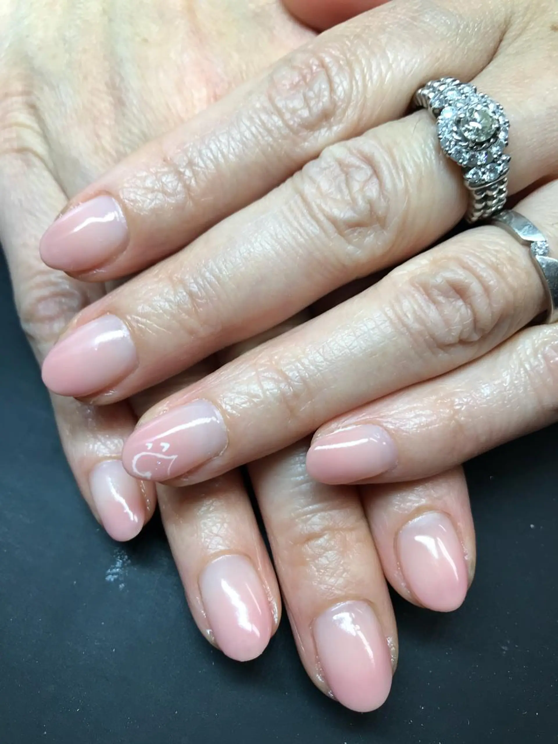 ネイル ハンドネイル みんなの店所属・仲谷 つかさのエステ・リラクイメージ