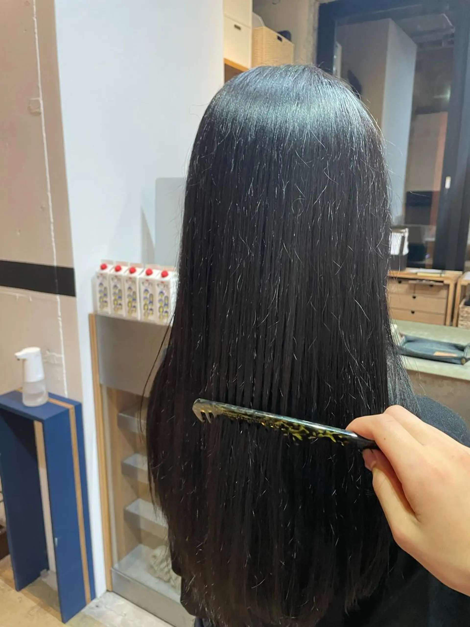 ロング カラー グレージュ オリーブカラー オレンジ ピンクカラー トリートメント MAUVE MIYUのヘアスタイル