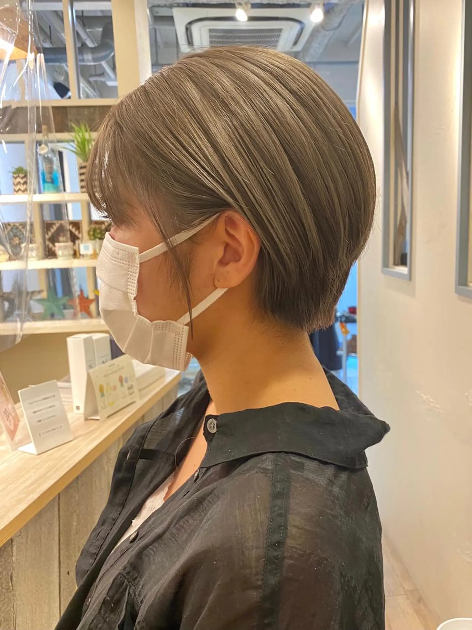 ショート カラー ANNA ／艶髪／ハイトーンのヘアスタイル