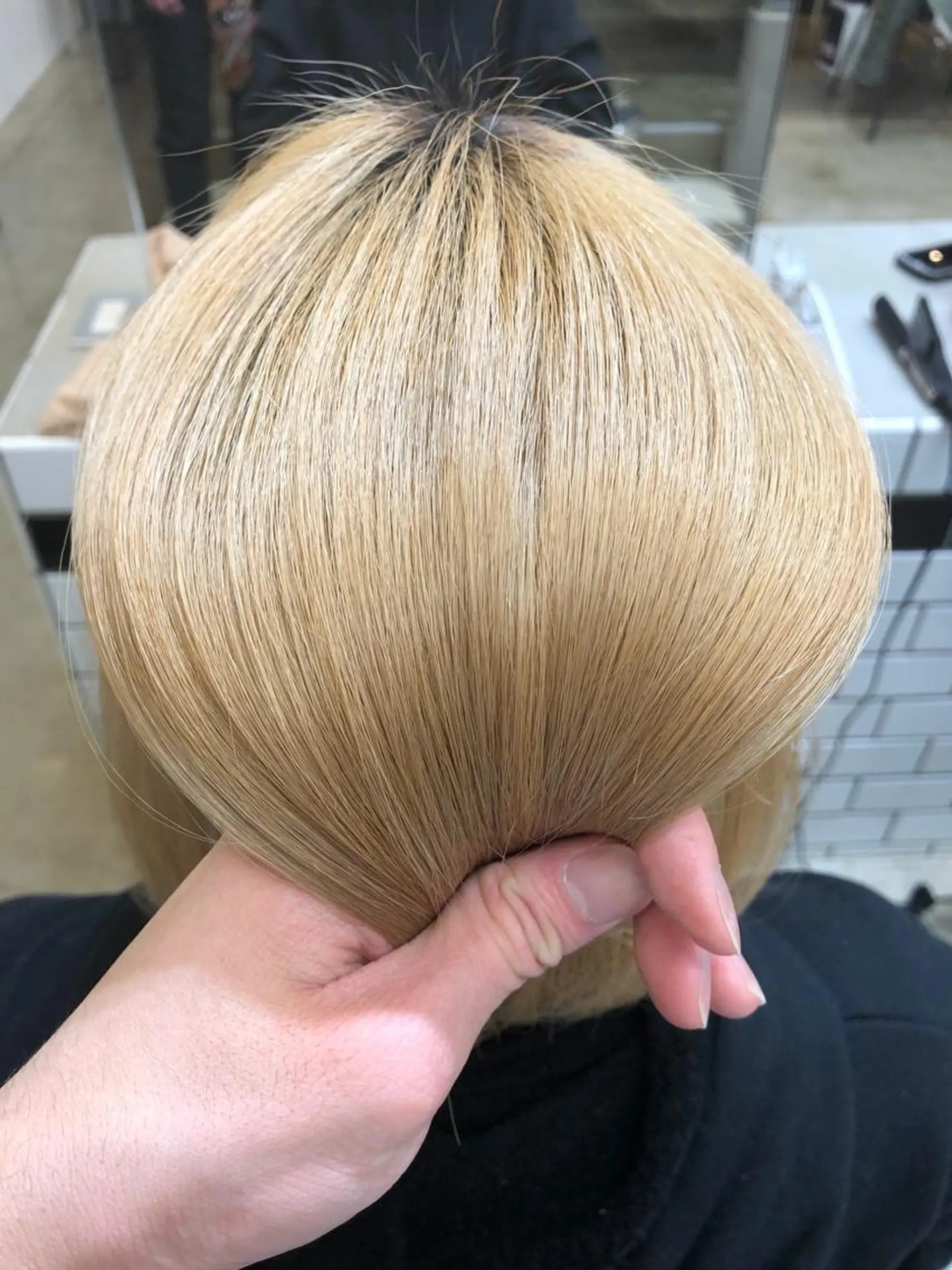 セミロング カラー ブリーチ メンズ眉毛ITSUK Iメンズ専門　新宿の眉毛・アイブロウイメージ