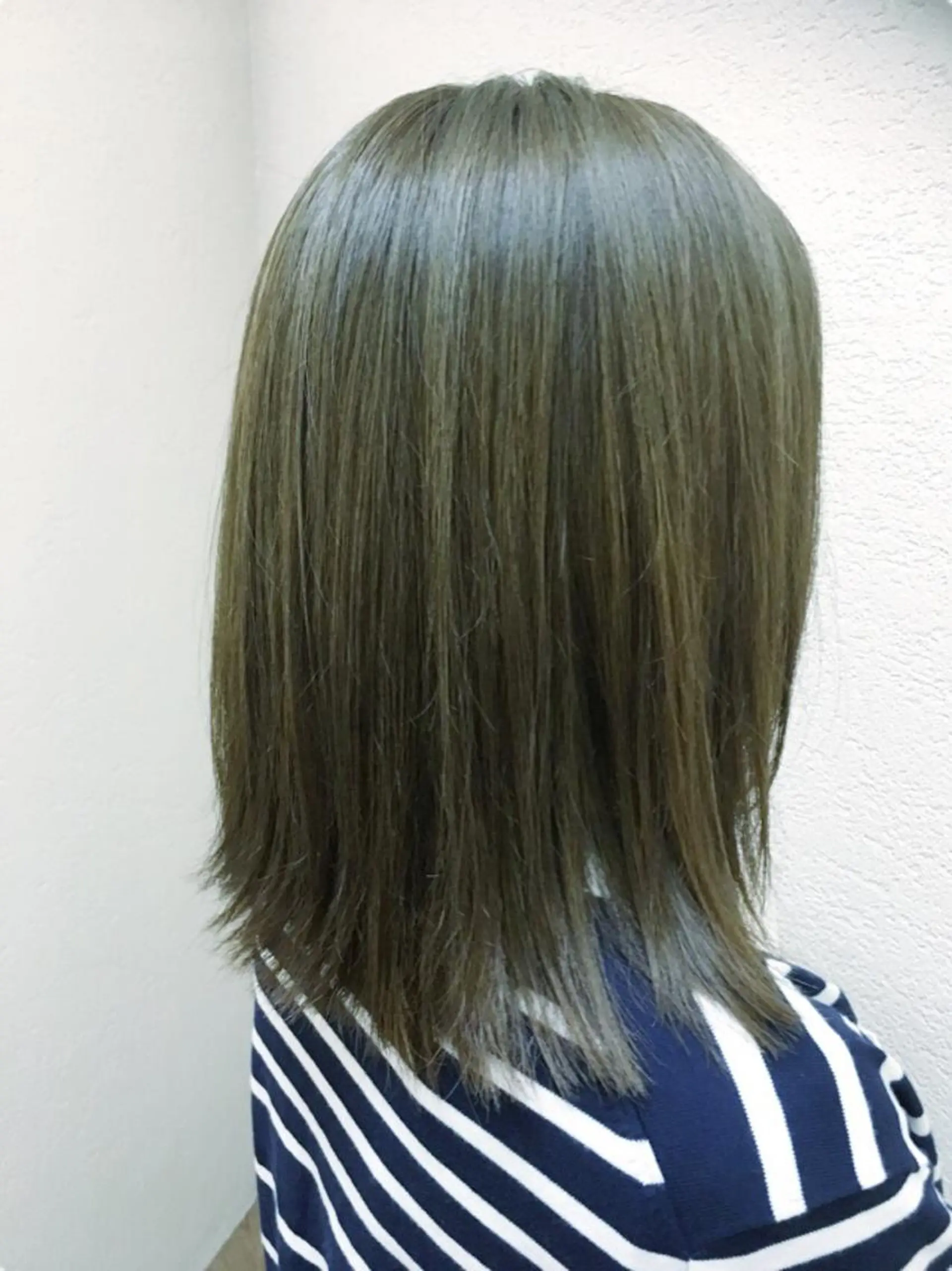 ミディアム カラー アッシュ 外ハネヘア MODE K's塚口 かどやのヘアスタイル