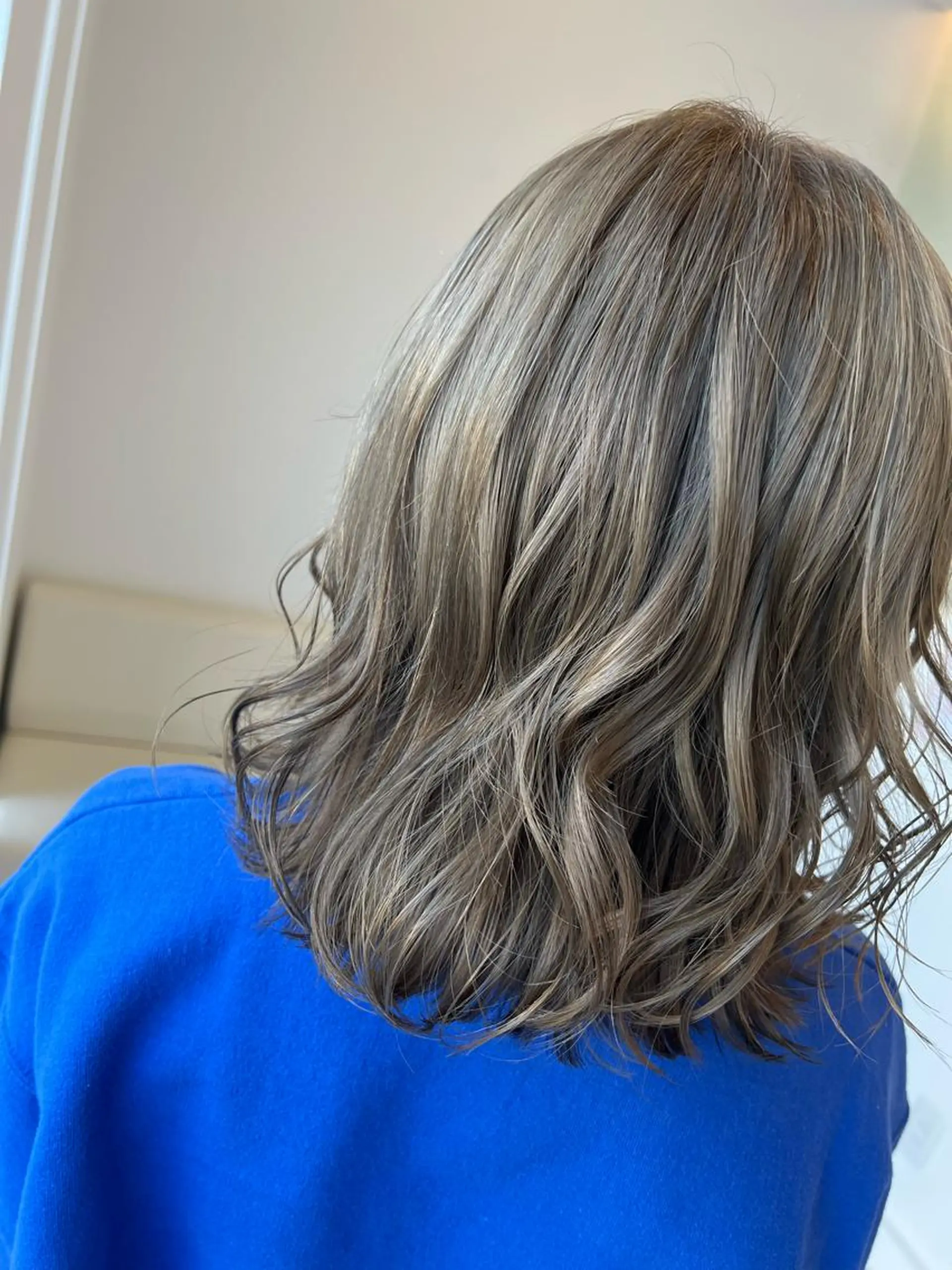 ミディアム ヘアカラー 下岡 奈津美のヘアスタイル