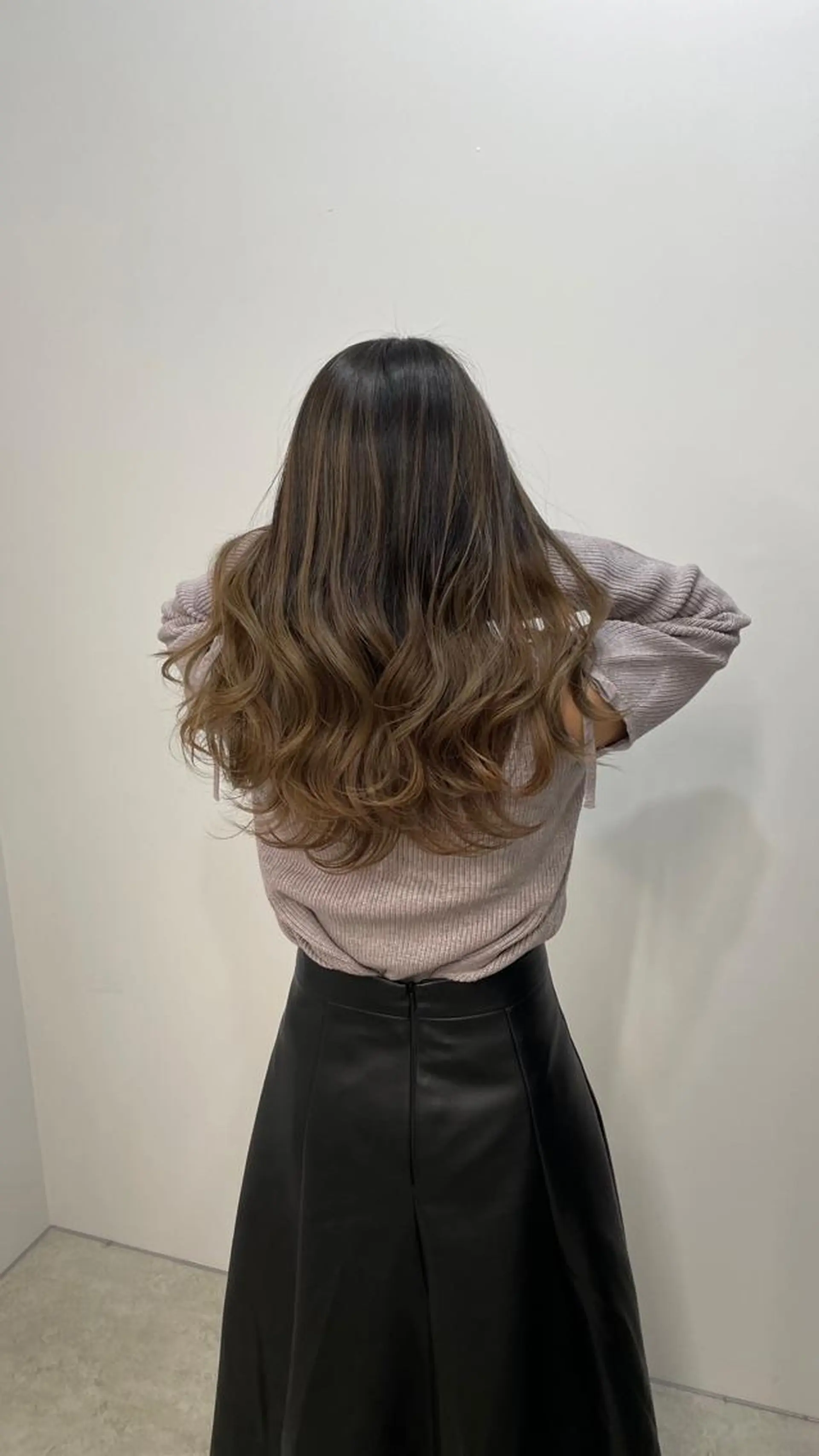 ロング カラー パーマ ヘアアレンジ メンズ キッズ ネイル マツエク・マツパ アイブロウ メンズバレイヤージュ メンズブリーチ フェードカット メンズハイライト メンズハイトーン カット ヘアカラー トリートメント 髪質改善🇰🇷 レイヤーカット/梅田のヘアスタイル
