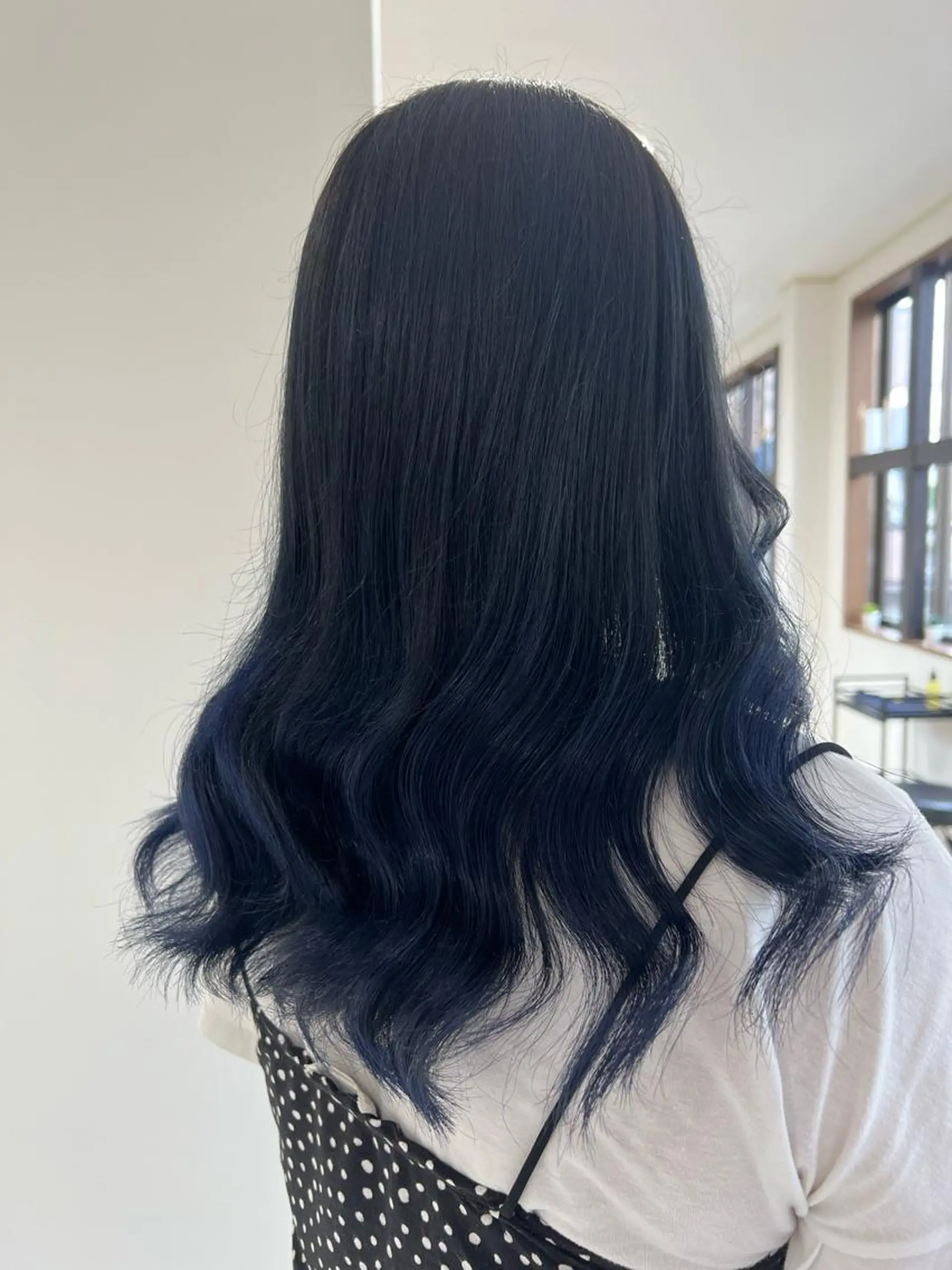 セミロング カラー ヘアアレンジ 黒髪 ブルーカラー ブルーブラック ネイビーカラー ヘアカラー 松本 菜那のヘアスタイル