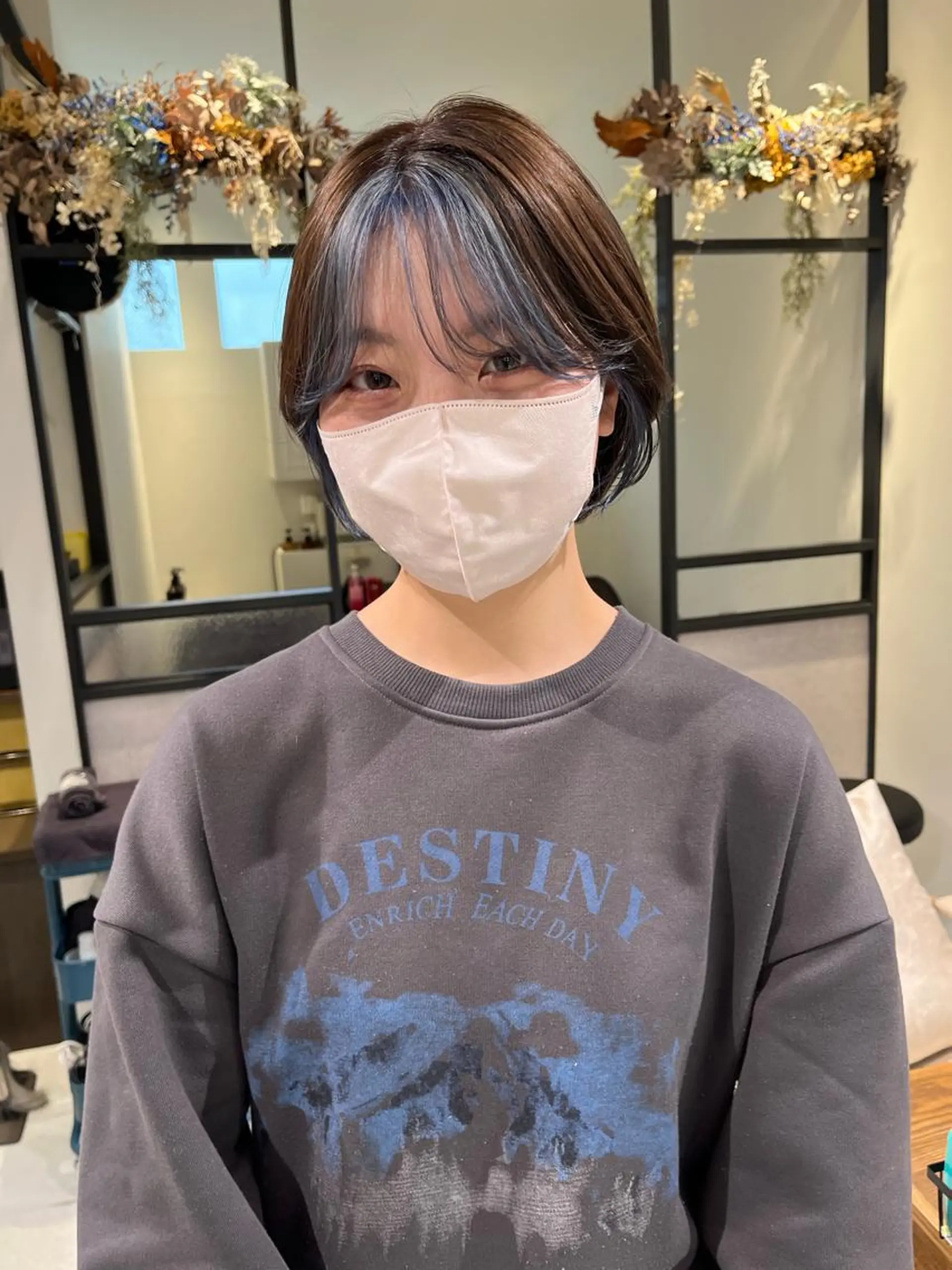 ショート カラー ブルーカラー レイヤー/お顔まわり 暖色カラー🍑Amiのヘアスタイル