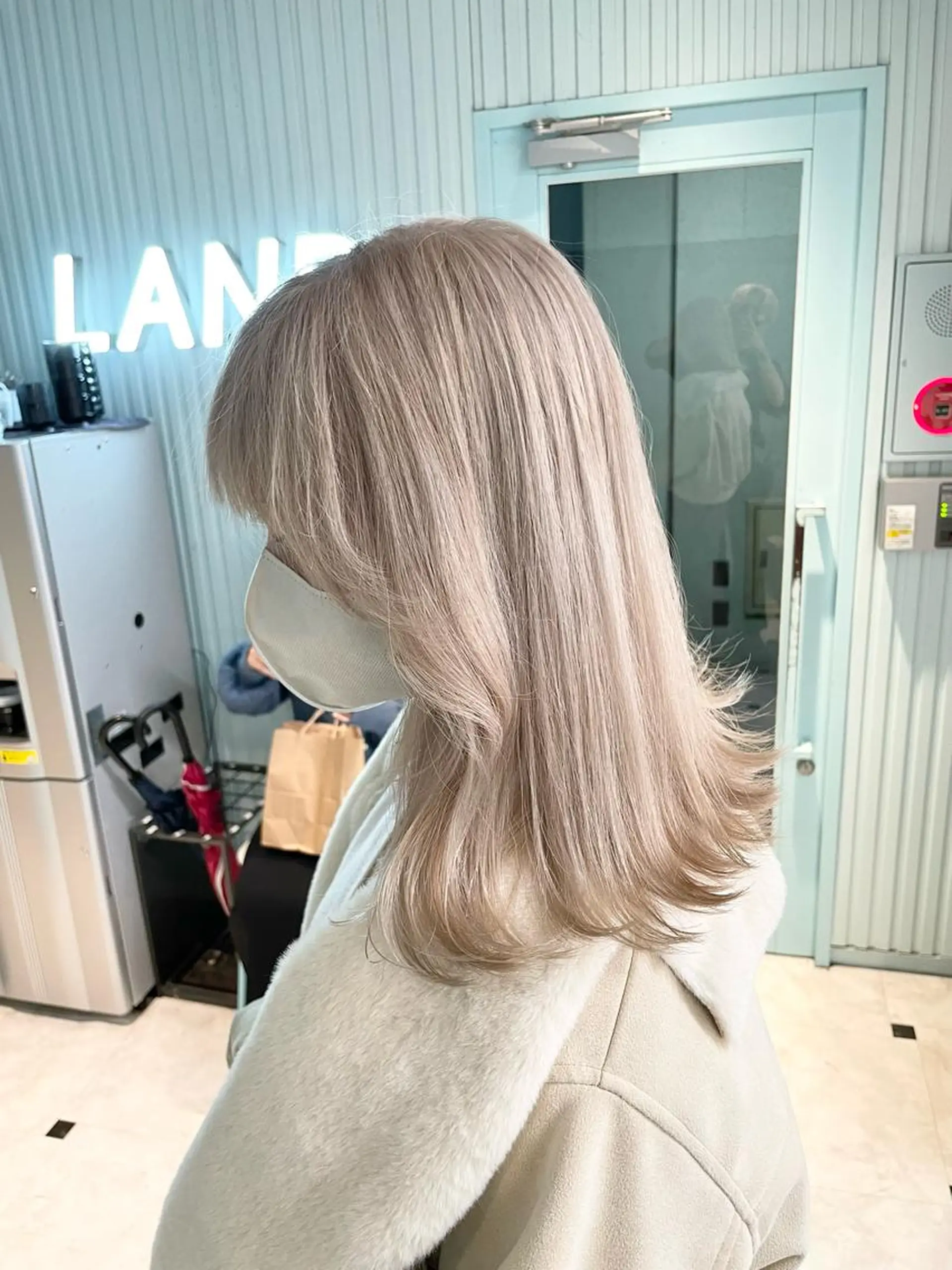 ミディアム カラー 🩵ハイトーン 美咲🩵のヘアスタイル